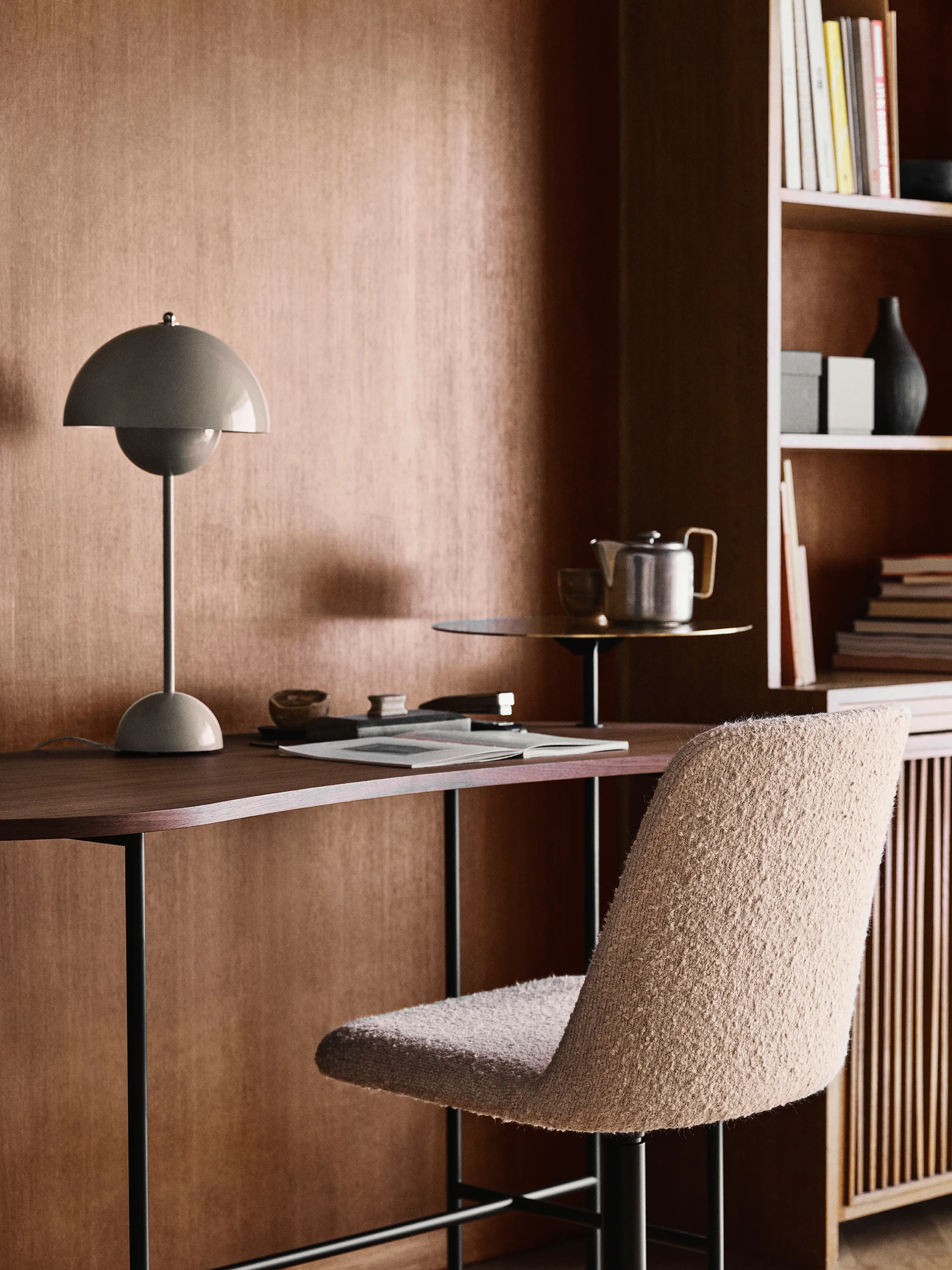 FlowerPot VP3 επιτραπέζιο φωτιστικό, γκρι-μπεζ &Tradition