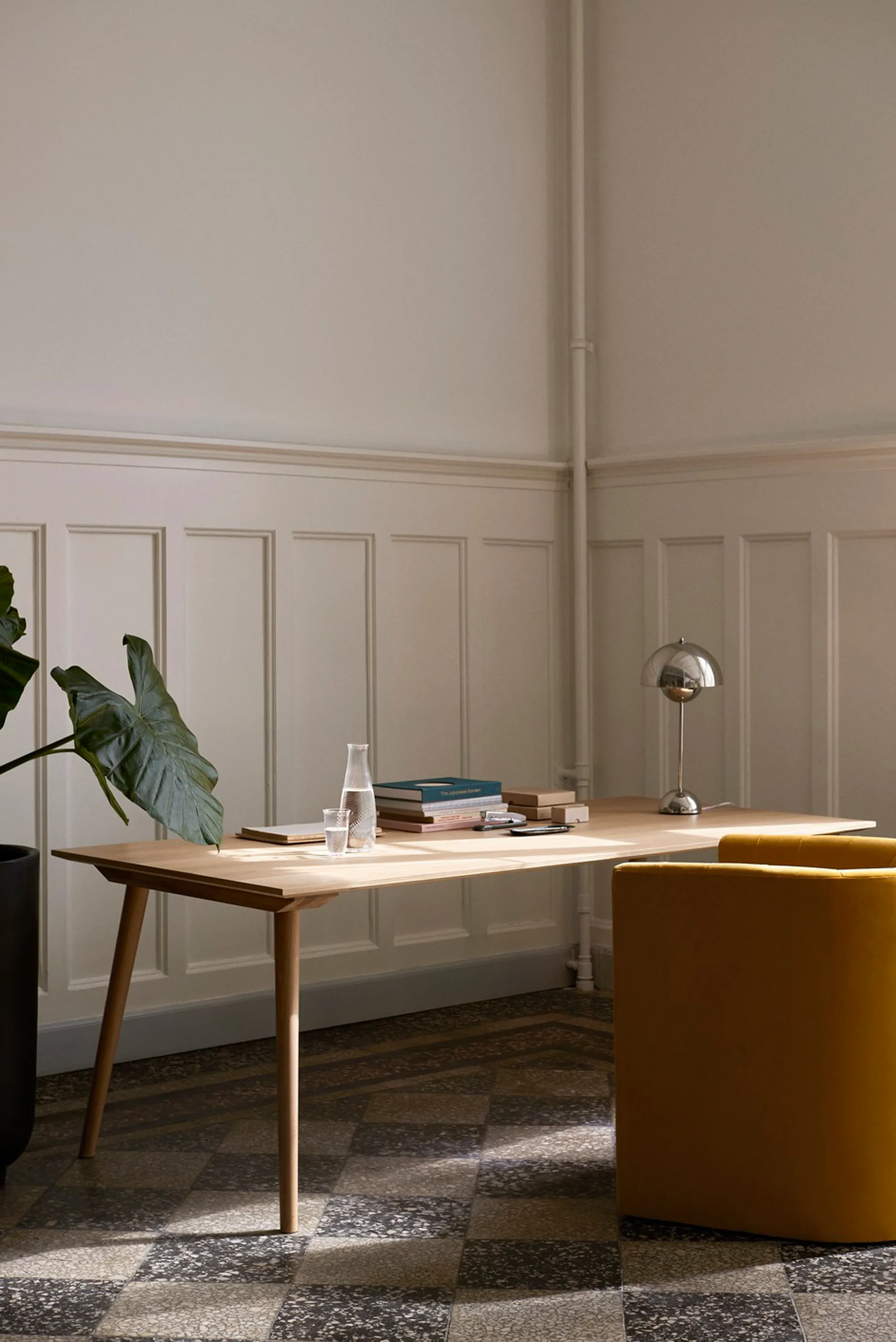 FlowerPot VP3 επιτραπέζιο φωτιστικό, Chrome-plated &Tradition