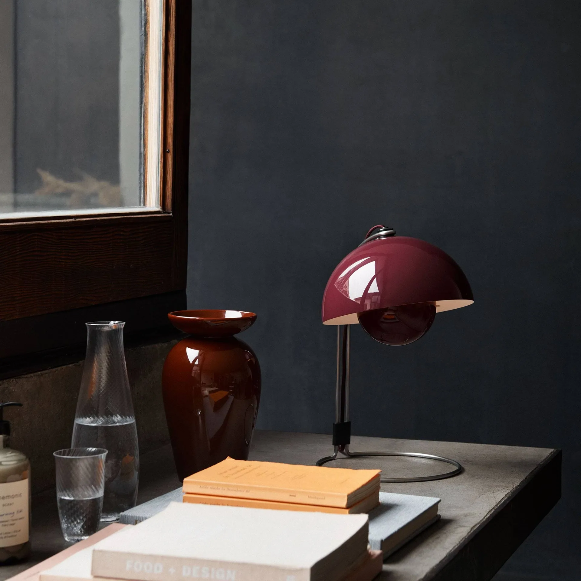 FlowerPot επιτραπέζιο φωτιστικό VP4, Dark plum &Tradition