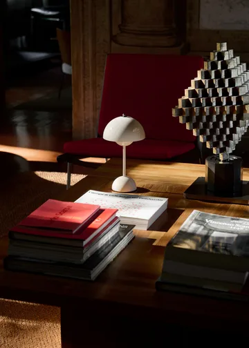 Flowerpot φορητό επιτραπέζιο φωτιστικό VP9 - Ivory - &Tradition