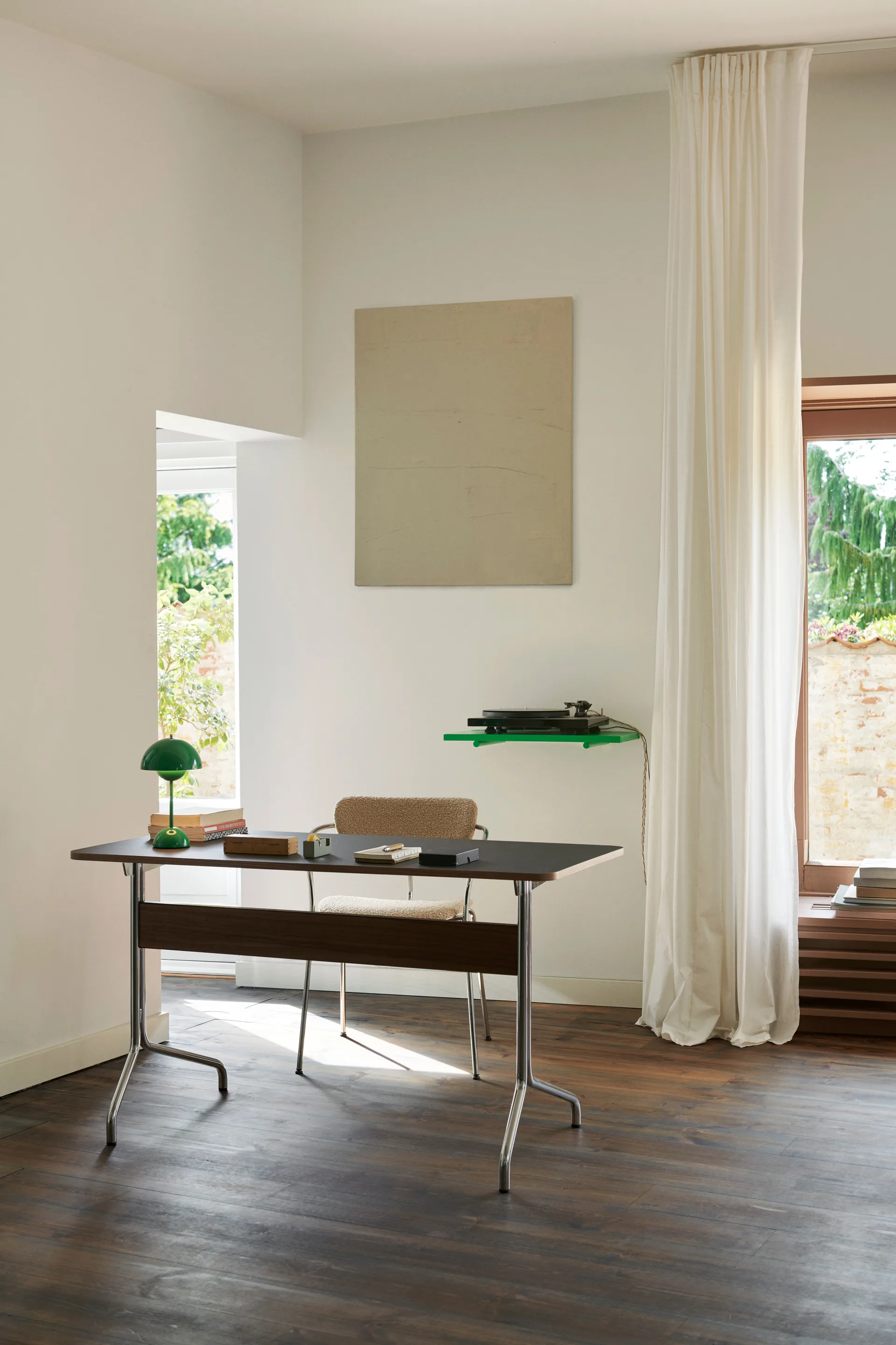 Flowerpot φορητό επιτραπέζιο φωτιστικό VP9, Signal green &Tradition