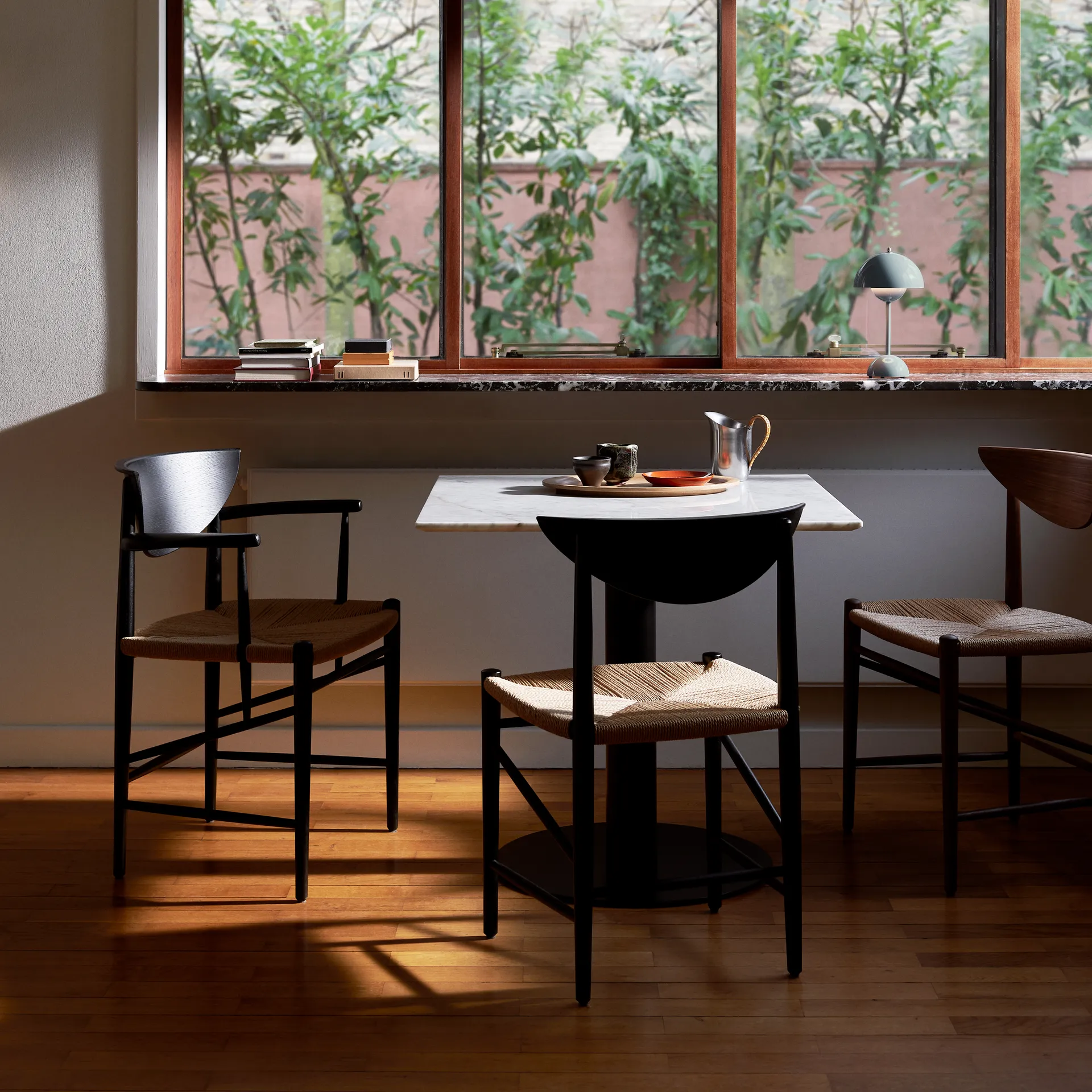 Flowerpot φορητό επιτραπέζιο φωτιστικό VP9, Stone blue &Tradition