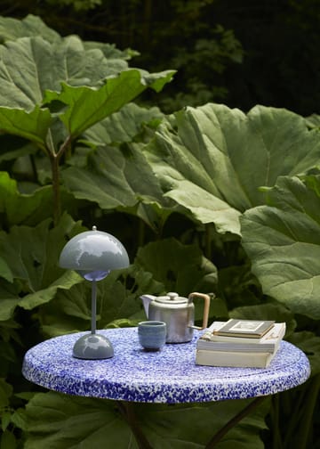 Flowerpot φορητό επιτραπέζιο φωτιστικό VP9 - Stone blue - &Tradition