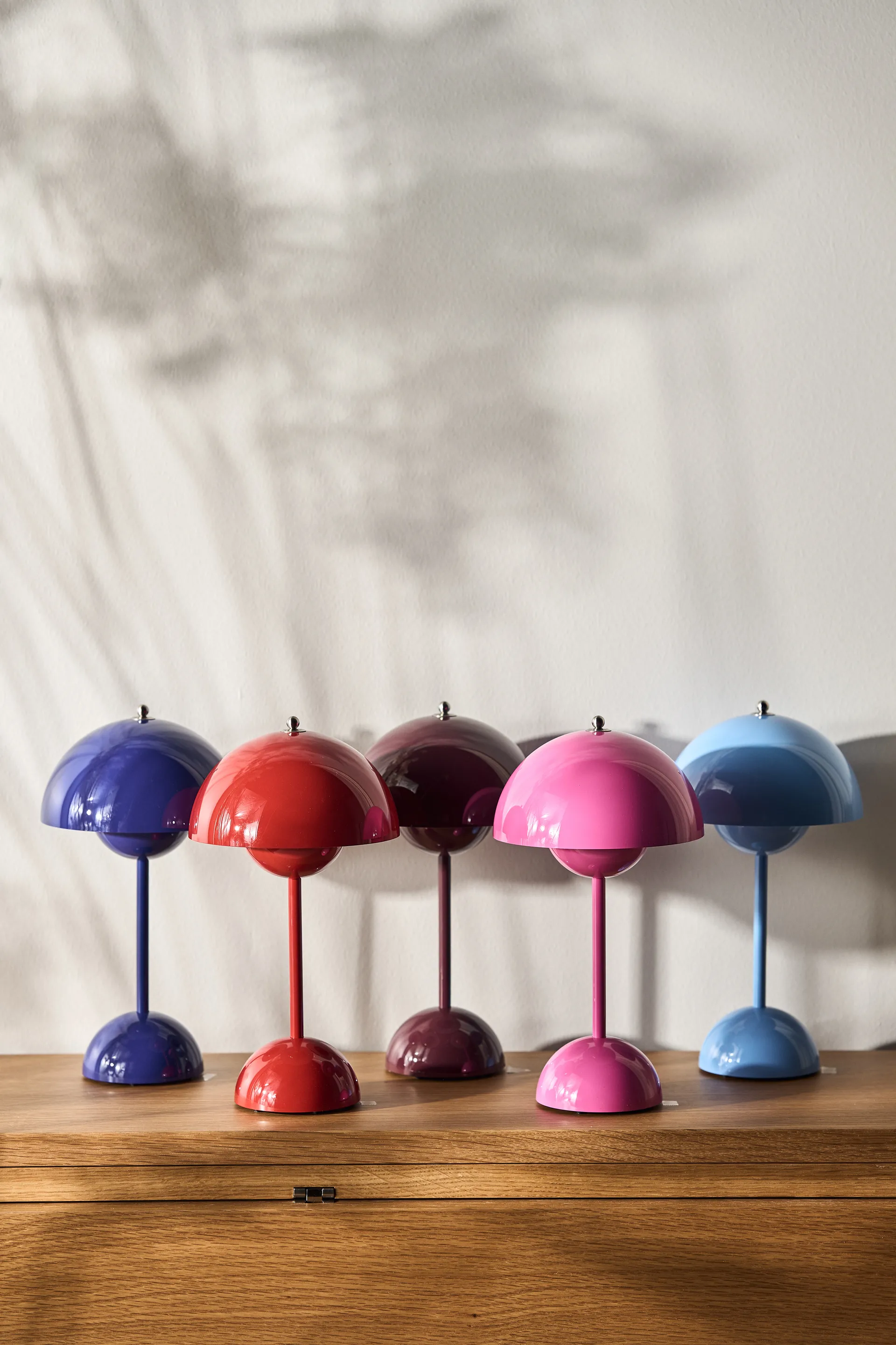 Flowerpot φορητό επιτραπέζιο φωτιστικό VP9, Vermilion red &Tradition