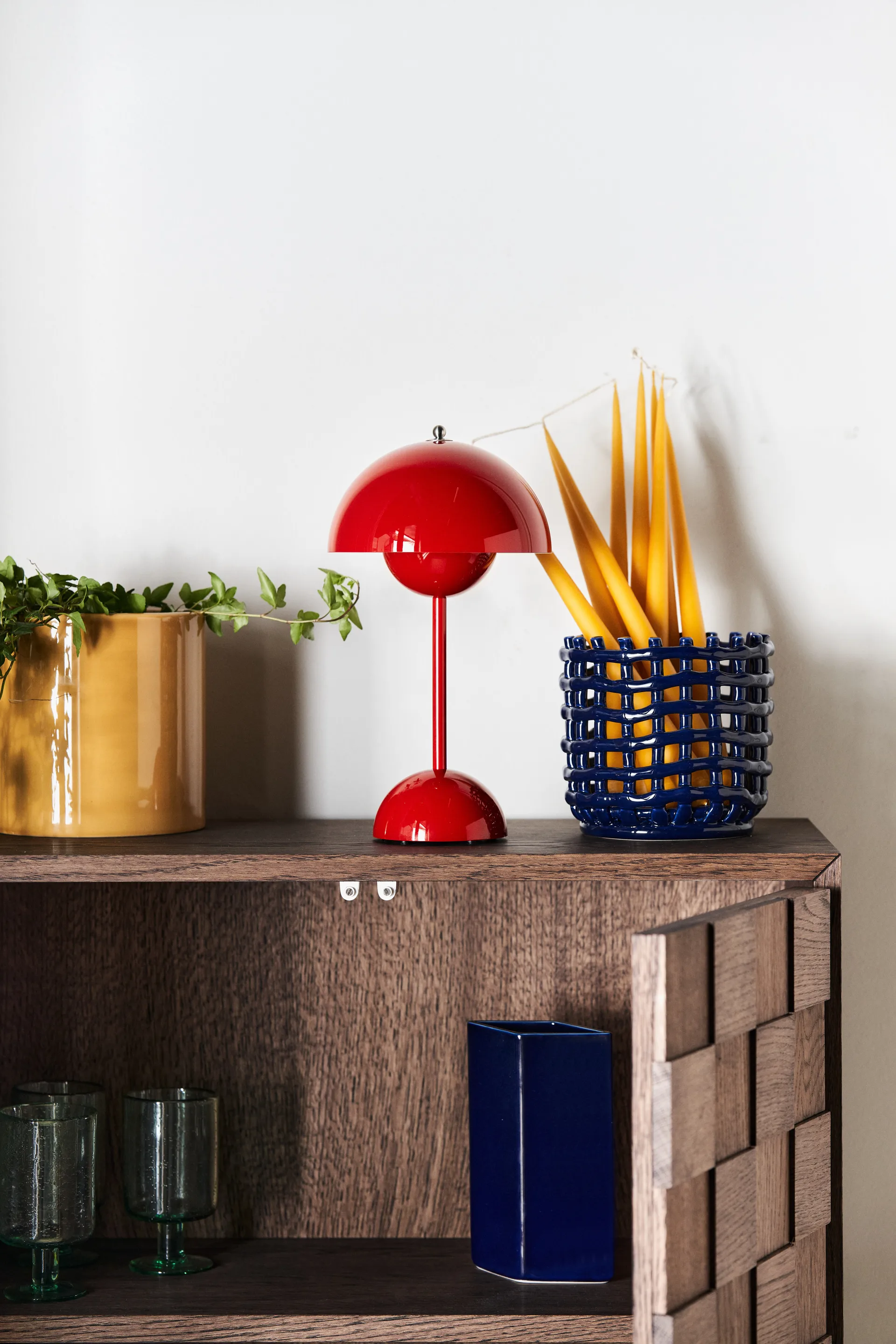 Flowerpot φορητό επιτραπέζιο φωτιστικό VP9, Vermilion red &Tradition