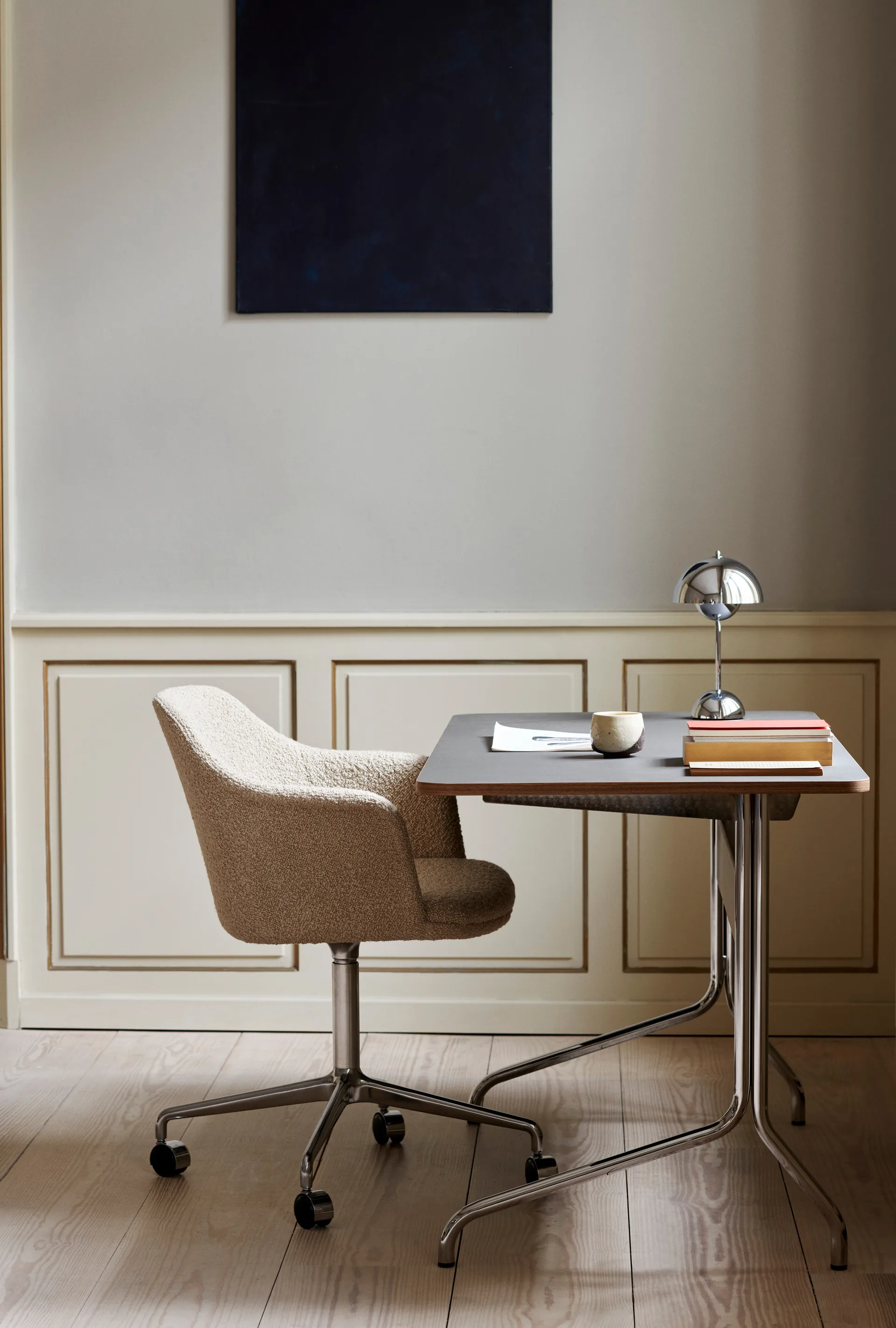 Flowerpot φορητό επιτραπέζιο φωτιστικό VP9, Χρώμιο &Tradition