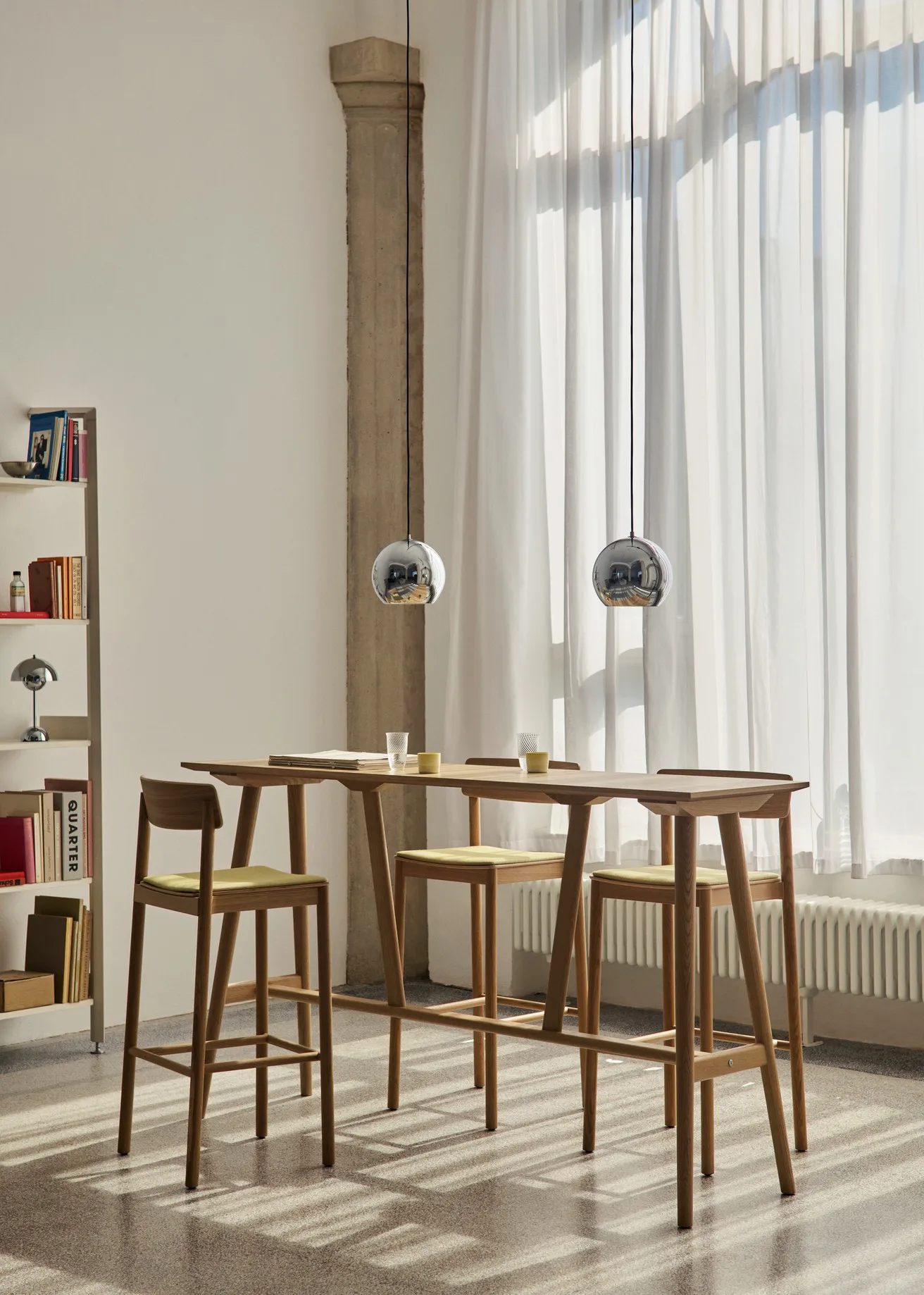 In Between SK27 Bar Table τραπέζι μπαρ 190x50x105 cm, Λουστραρισμένη δρυς &Tradition