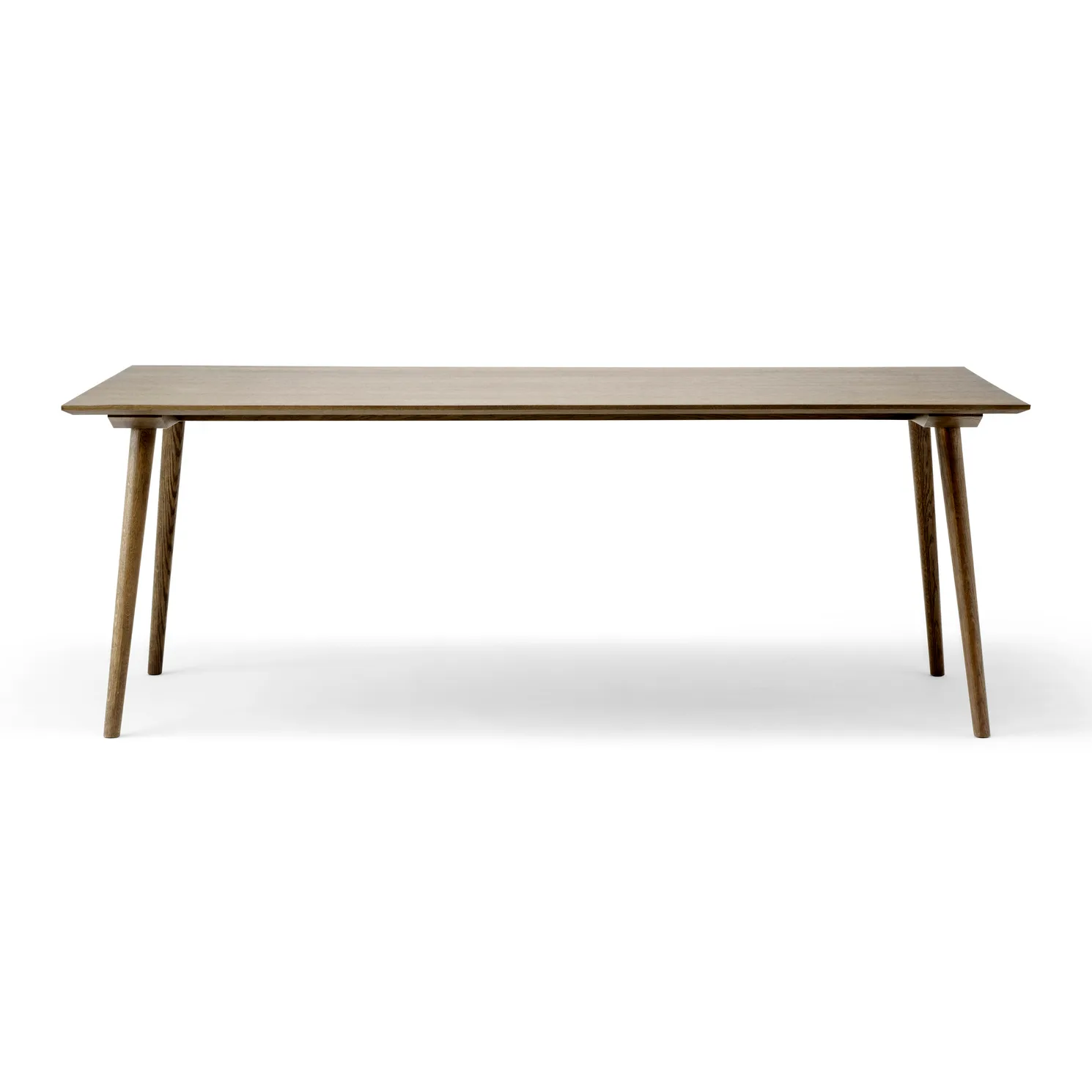 In Between τραπέζι SK5, Λακαρισμένη καπνιστή βελανιδιά &Tradition