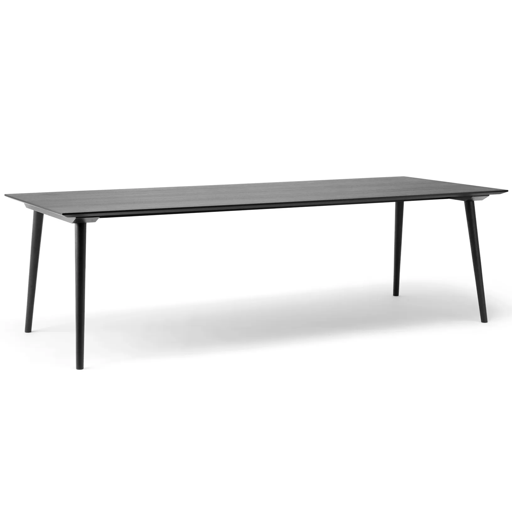 In Between τραπέζι SK6, Μαύρη λακαρισμένη βελανιδιά &Tradition