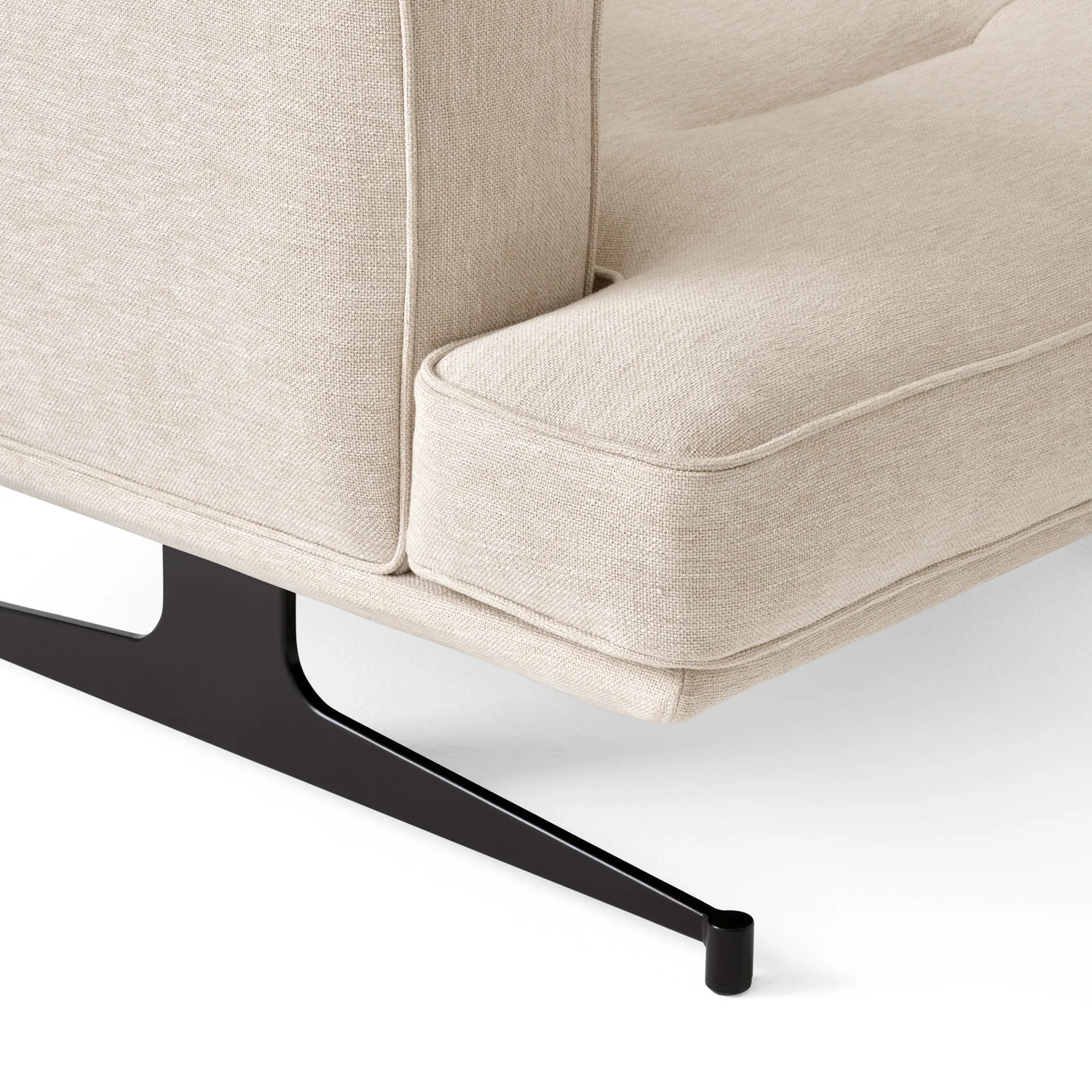 Inland AV21 πολυθρόνα, Clay 0011-warm black &Tradition