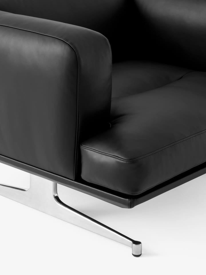 Inland AV21 πολυθρόνα, Noble δερμάτινο svart-polished alu &Tradition