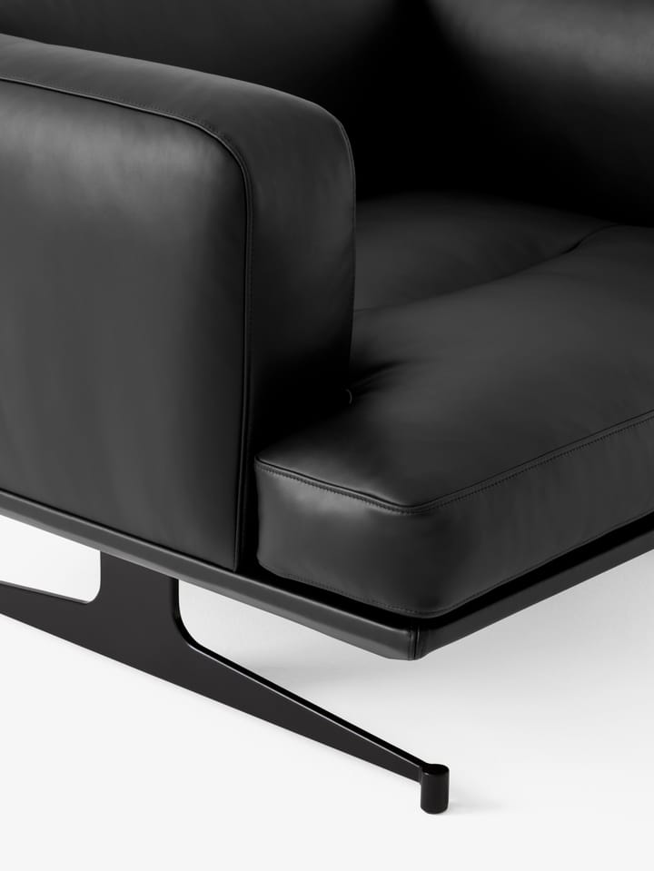 Inland AV21 πολυθρόνα, Noble δερμάτινο svart-warm black &Tradition