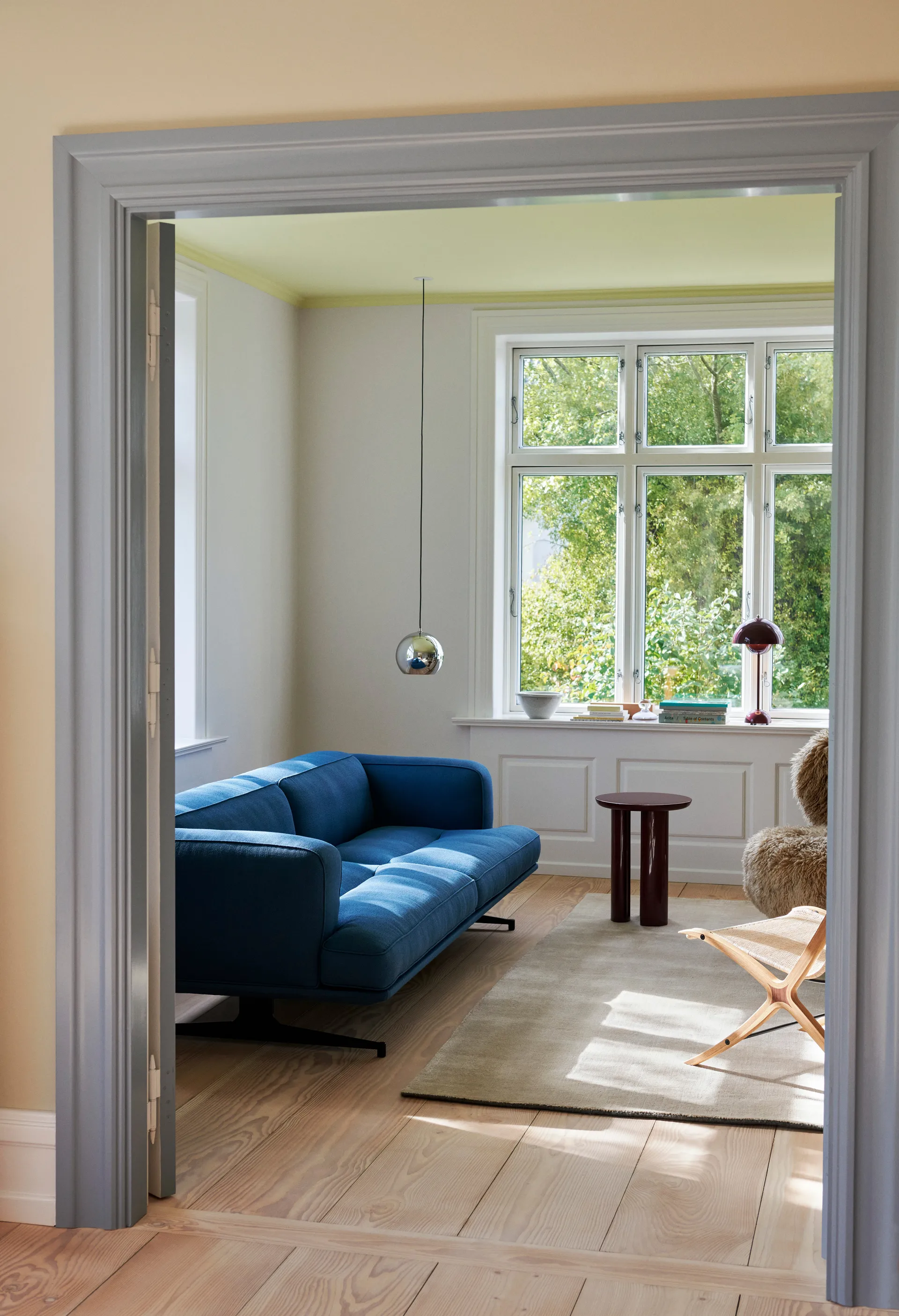 Inland AV23 καναπές 3 θέσεων, Vidar 4 Denim blue 733-Black πόδι &Tradition