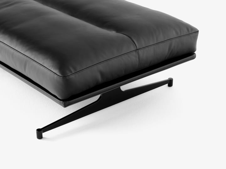 Inland AV32 pouf 78x113 cm, Noble δερμάτινο svart-warm black &Tradition