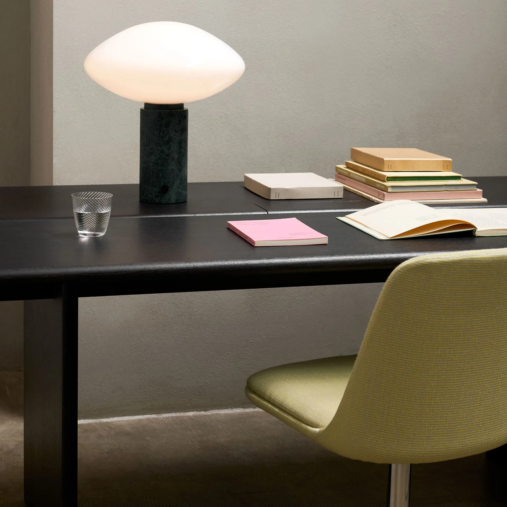 Ita OS2 τραπεζαρία με διαχείριση καλωδίων 95x260 cm, Dark stained oak &Tradition