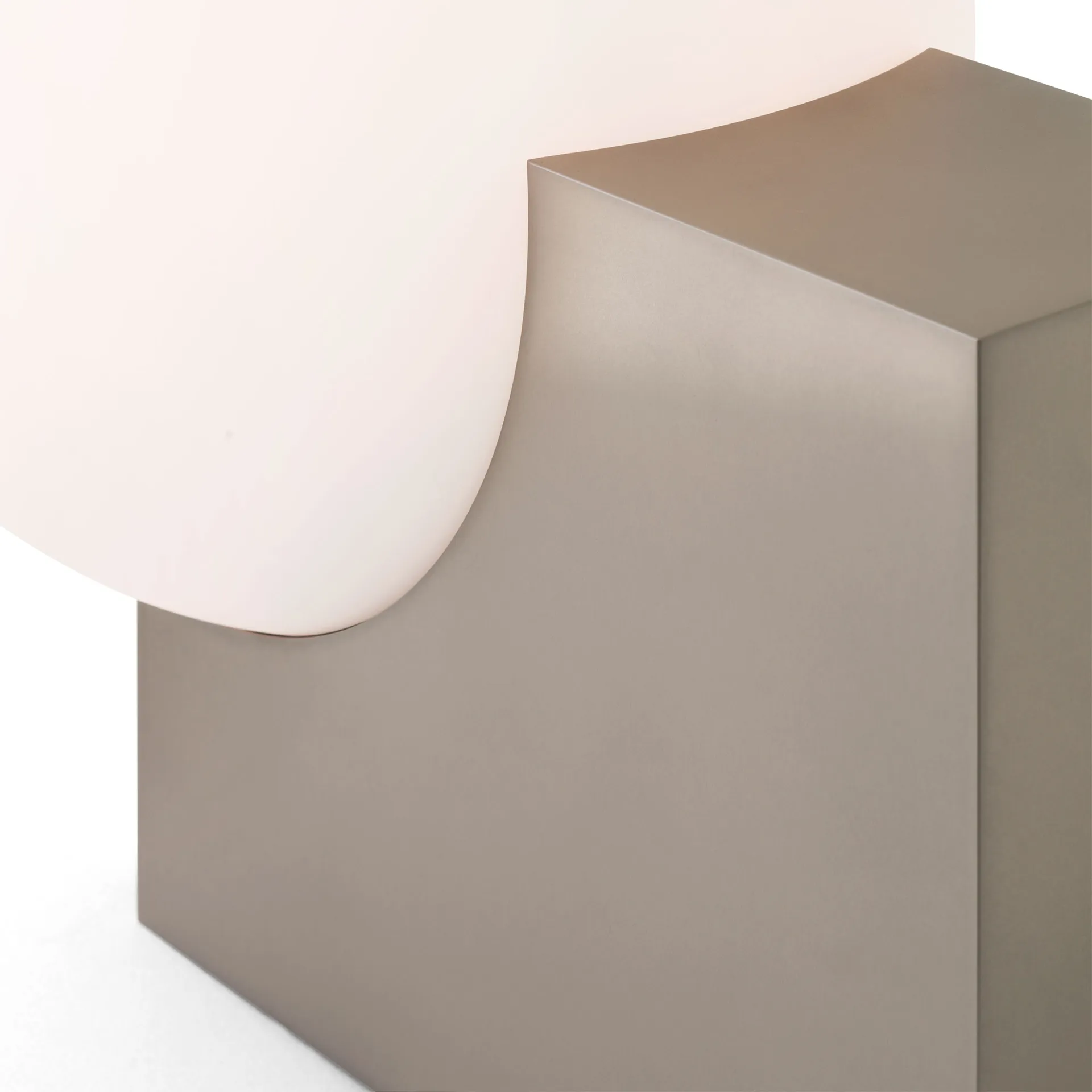 Journey SHY4 επιδαπέδια λάμπα, Borstat stål-opalglas &Tradition