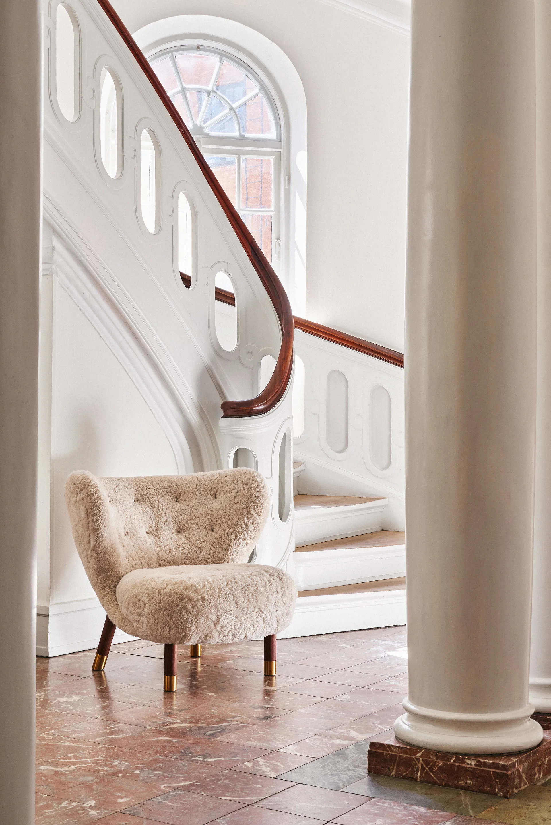 Little Petra VB1 πολυθρόνα περιορισμένη έκδοση, Καρυδιά. ορείχαλκος-Moonlight &Tradition