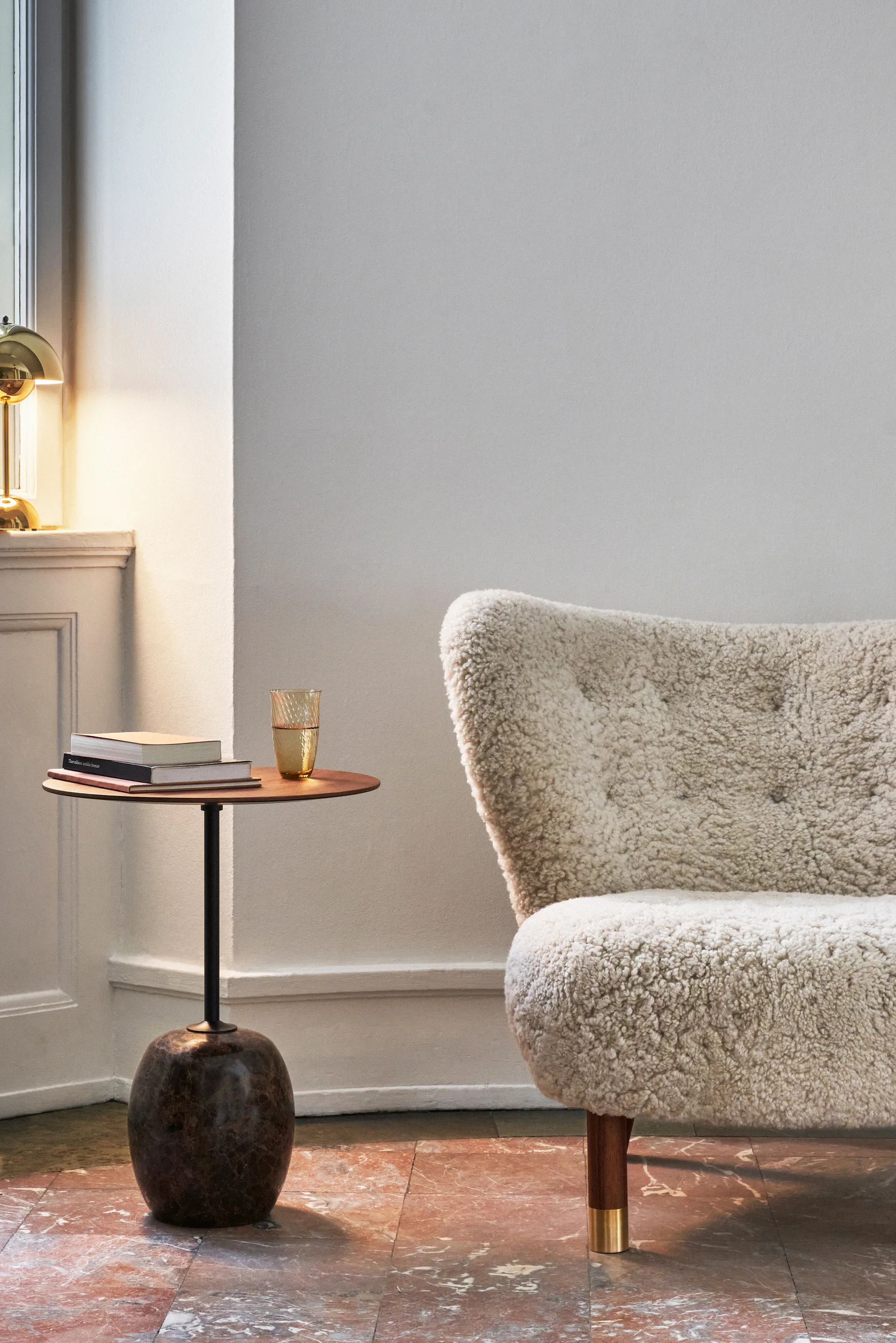 Little Petra VB1 πολυθρόνα περιορισμένη έκδοση, Καρυδιά. ορείχαλκος-Moonlight &Tradition