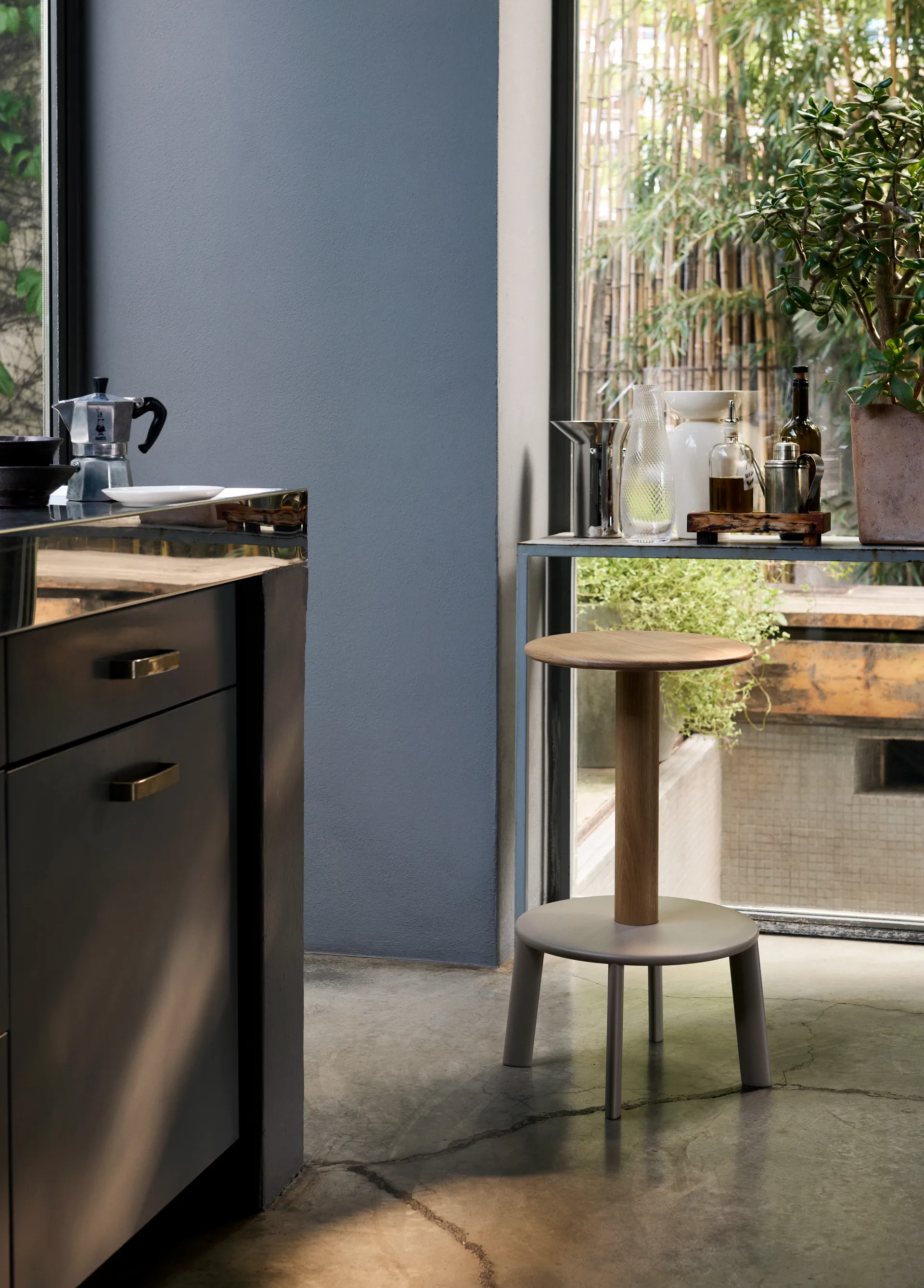 Σκαμπό μπαρ Massif AV40, Oak-grey beige &Tradition