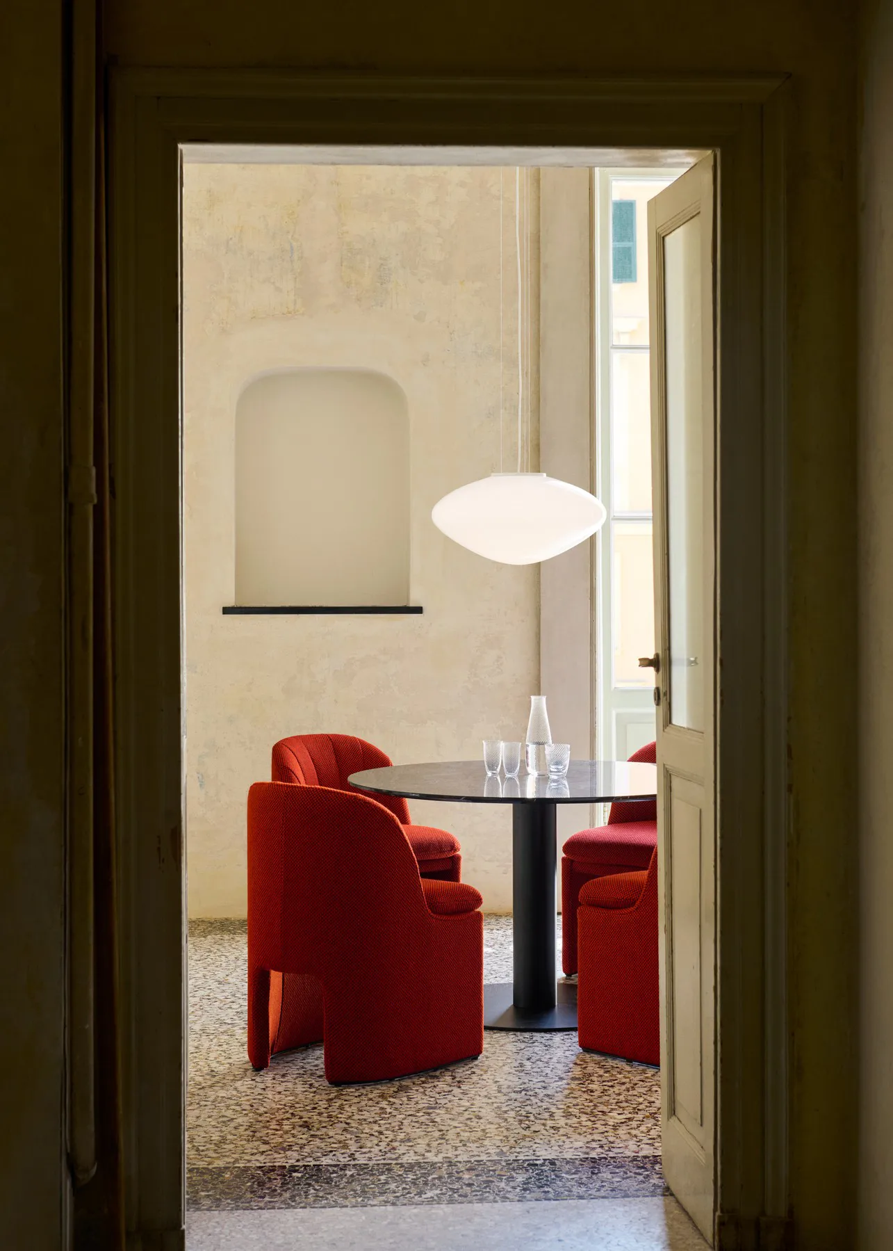 Κρεμαστό φωτιστικό Mist AP20 Ø56 cm, White-opal glass &Tradition