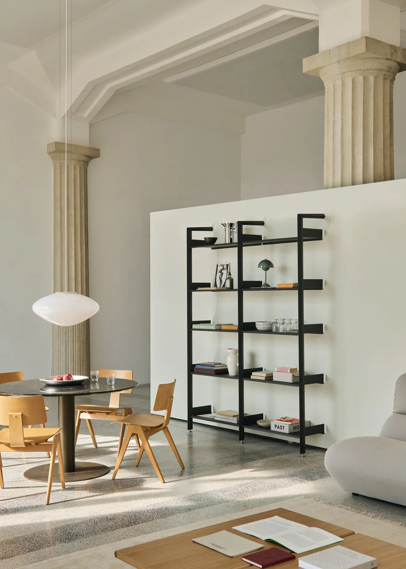 Κρεμαστό φωτιστικό Mist AP20 Ø56 cm, White-opal glass &Tradition