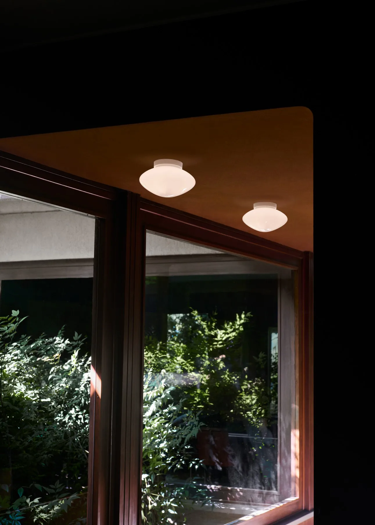 Φωτιστικό οροφής/τοίχου Mist AP22 Ø25 cm, White-opal glass &Tradition