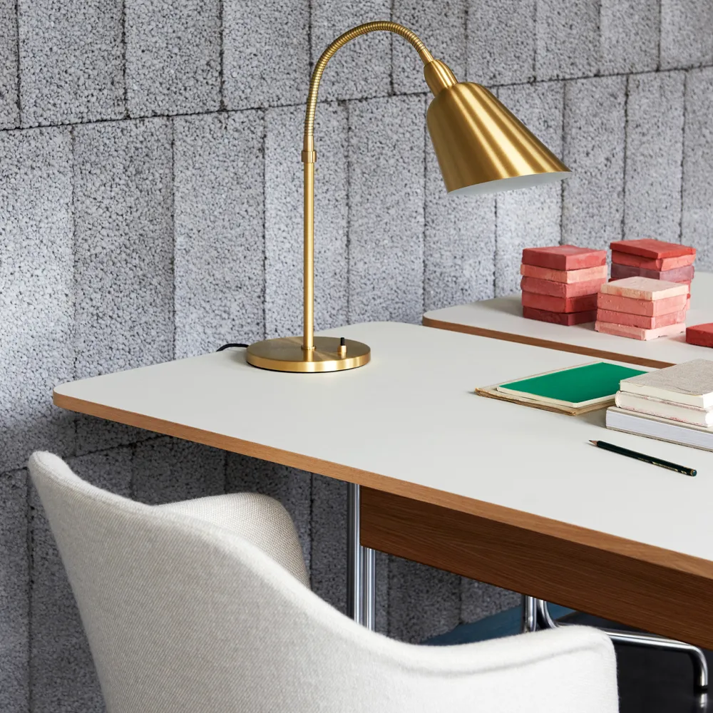 Γραφείο Pavilion AV16, black linoleum, μαύρη λουστραρισμένη δρυς, μαύρο πόδι &Tradition