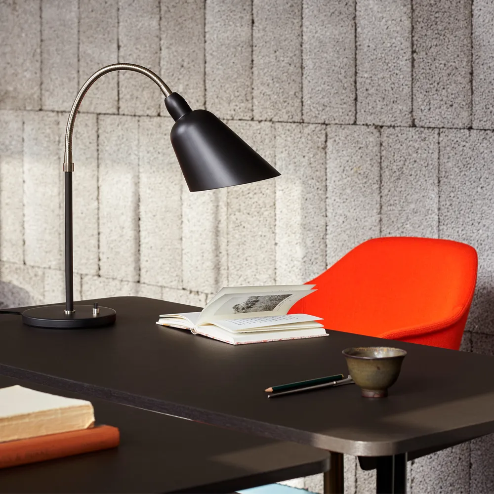 Γραφείο Pavilion AV16, black linoleum, μαύρη λουστραρισμένη δρυς, μαύρο πόδι &Tradition