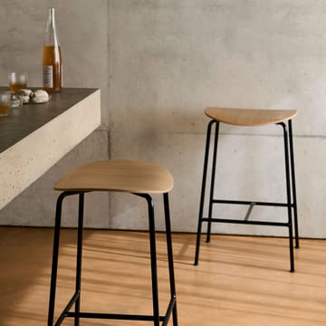 Pavilion AV38 σκαμπό μπαρ 79 cm - Black-lacquered oak - &Tradition