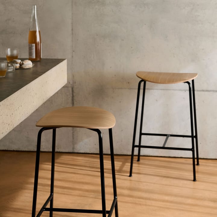 Pavilion AV38 σκαμπό μπαρ 79 cm, Black-lacquered oak &Tradition