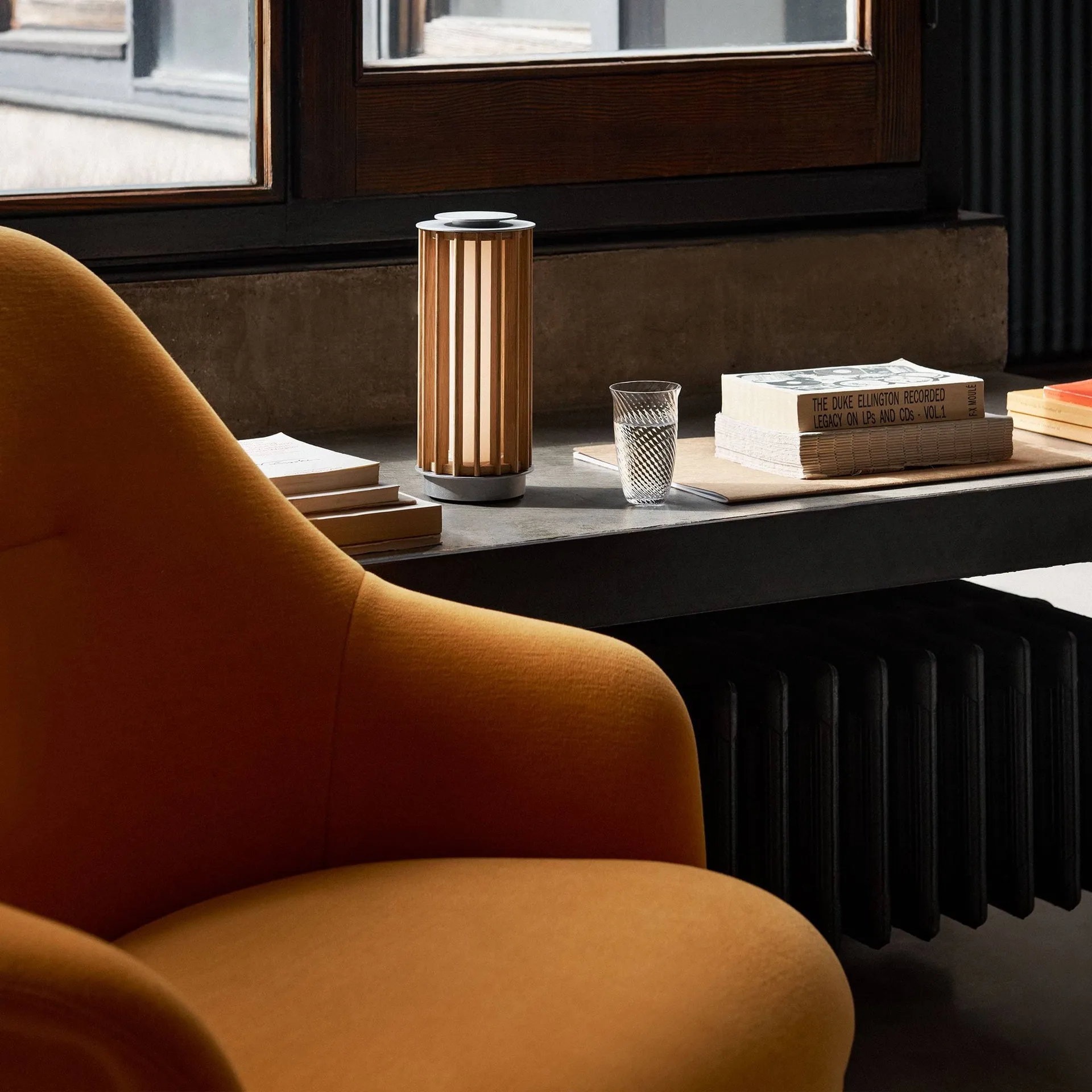 Rely HW139 lounge chair καρέκλα lounge, Gentle 0433-aluminium &Tradition
