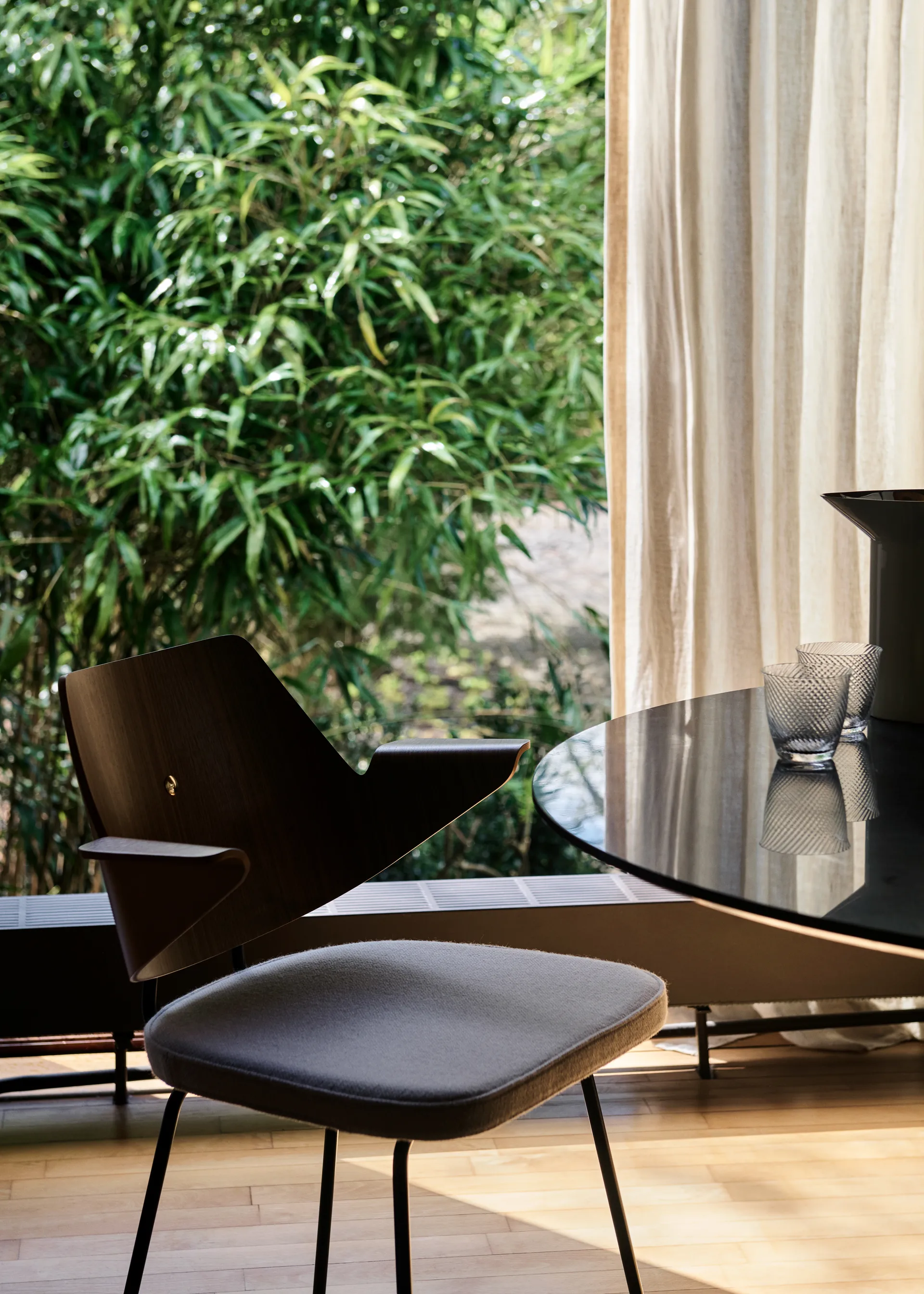 Πολυθρόνα RFH RD7, Walnut-beech-offwhite &Tradition