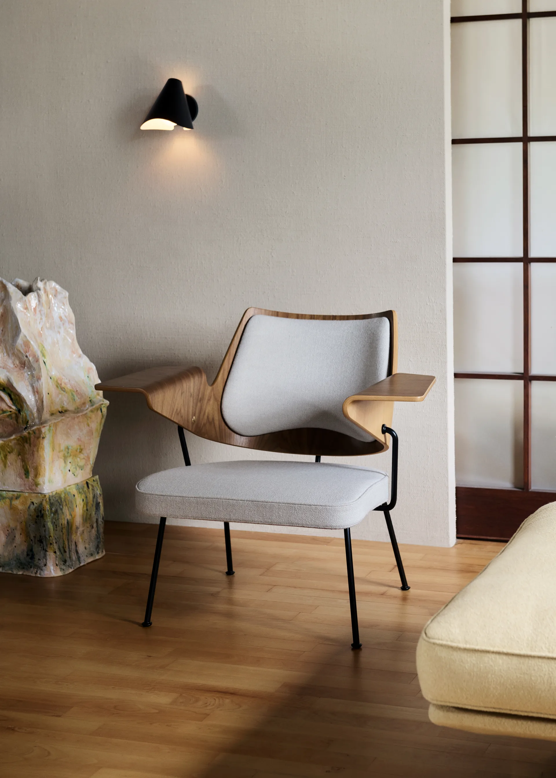 Πολυθρόνα RFH RD8 lounge, Walnut-beech-offwhite &Tradition