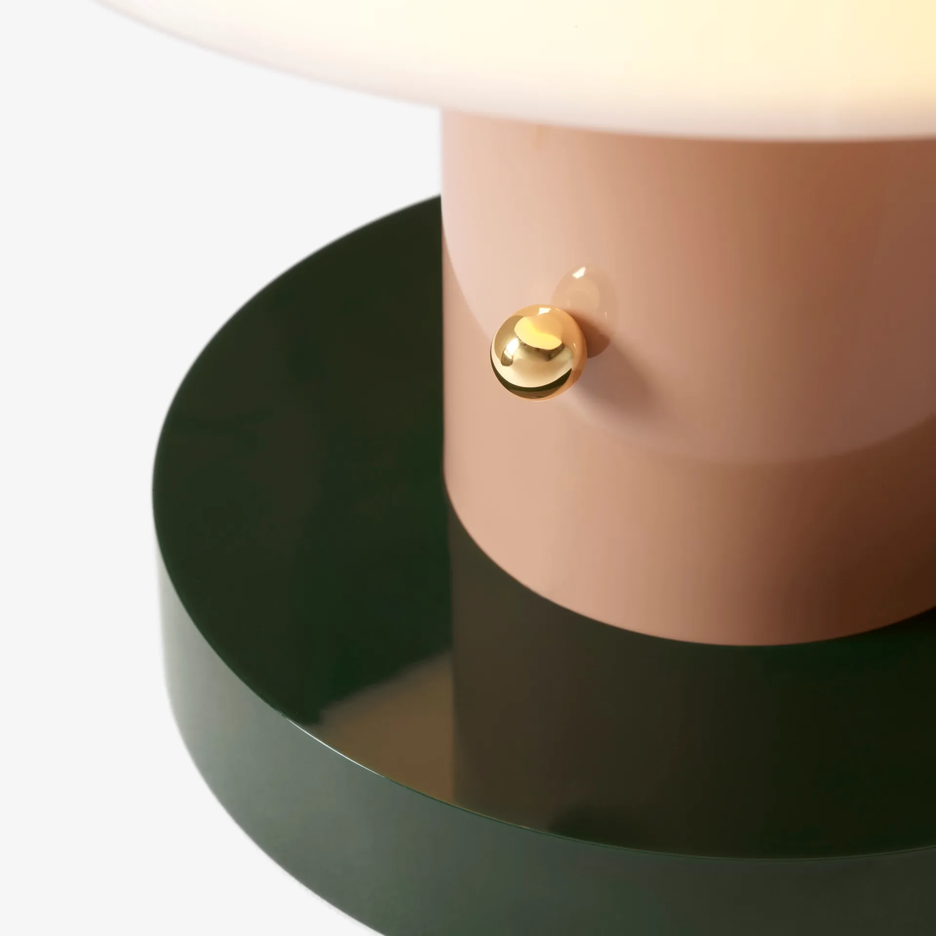 Setago JH27 επιτραπέζιο φωτιστικό, ουδέτερο-κυπαρισσί &Tradition