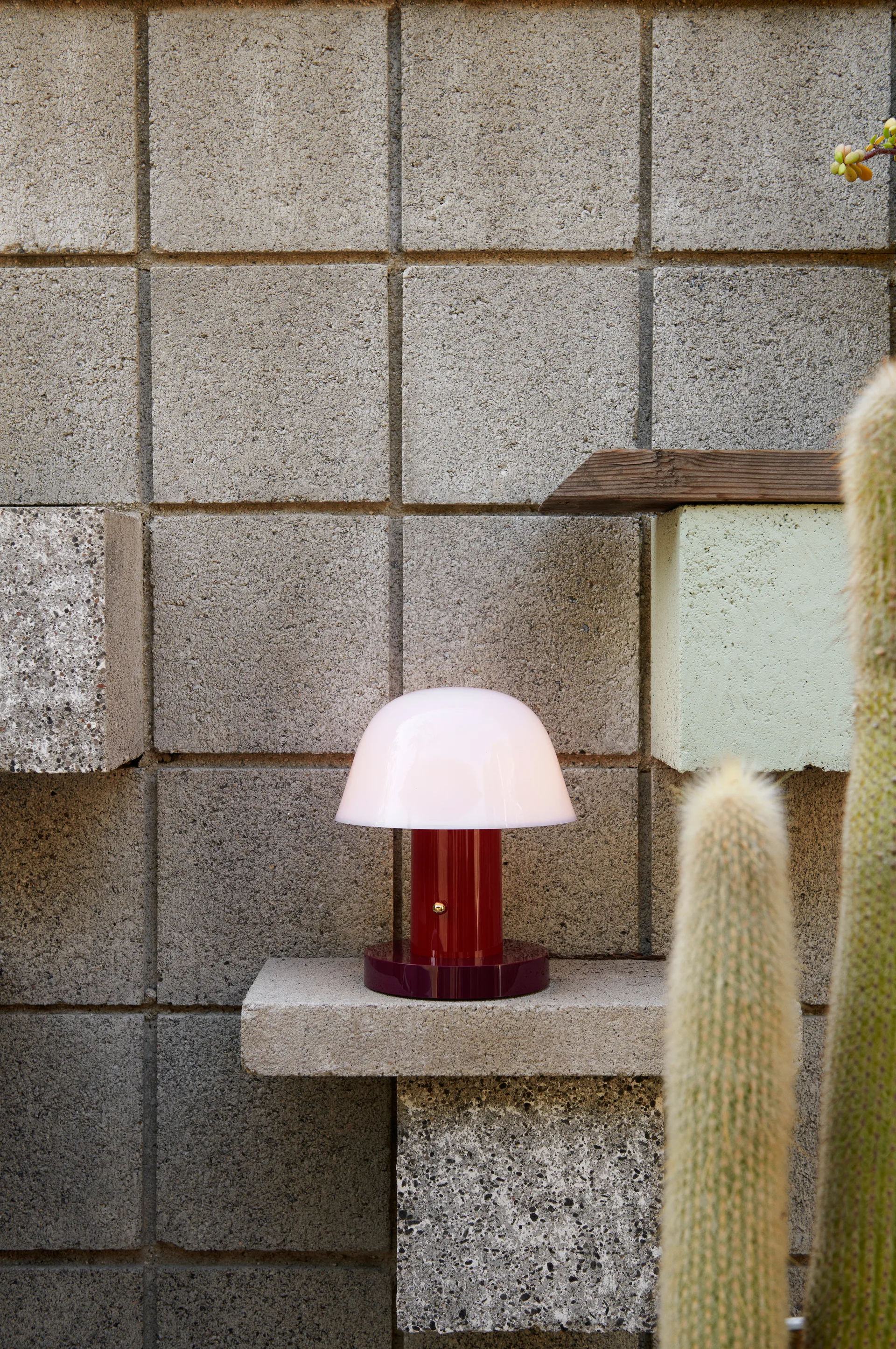 Setago JH27 επιτραπέζιο φωτιστικό, Maroon-grape &Tradition