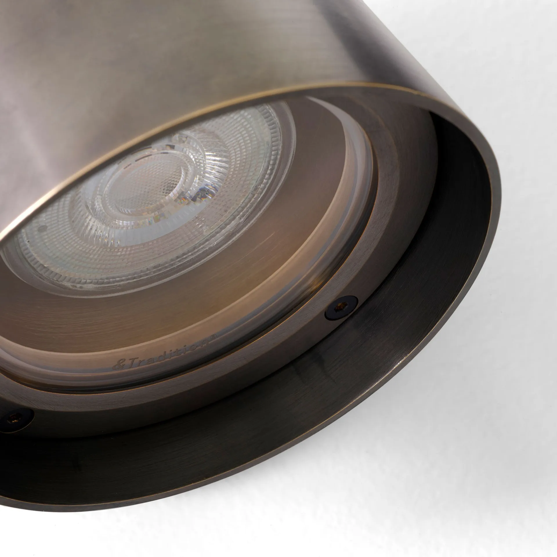 Φωτιστικό τοίχου Solid SC105, Bronzed brass &Tradition