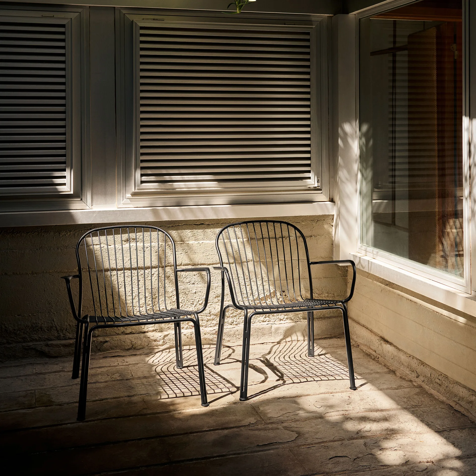 Thorvald SC101 πολυθρόνα lounge, Warm black &Tradition