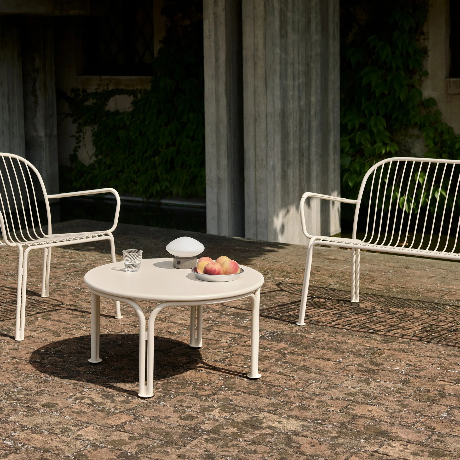 Thorvald SC108 τραπεζάκι σαλονιού, Ivory, Ø70 εκ. &Tradition