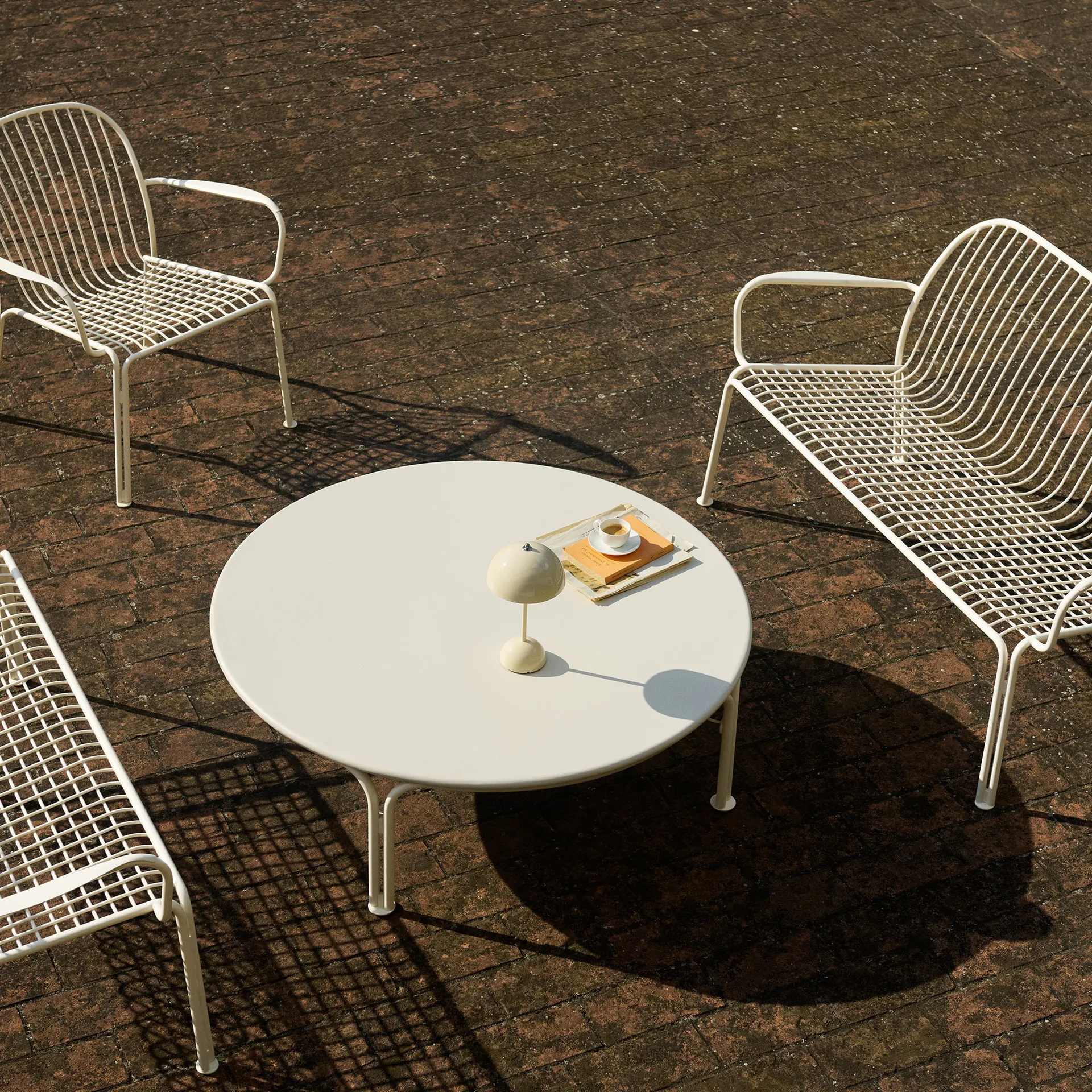 Thorvald SC109 τραπεζάκι σαλονιού, Ivory, Ø115 εκ. &Tradition