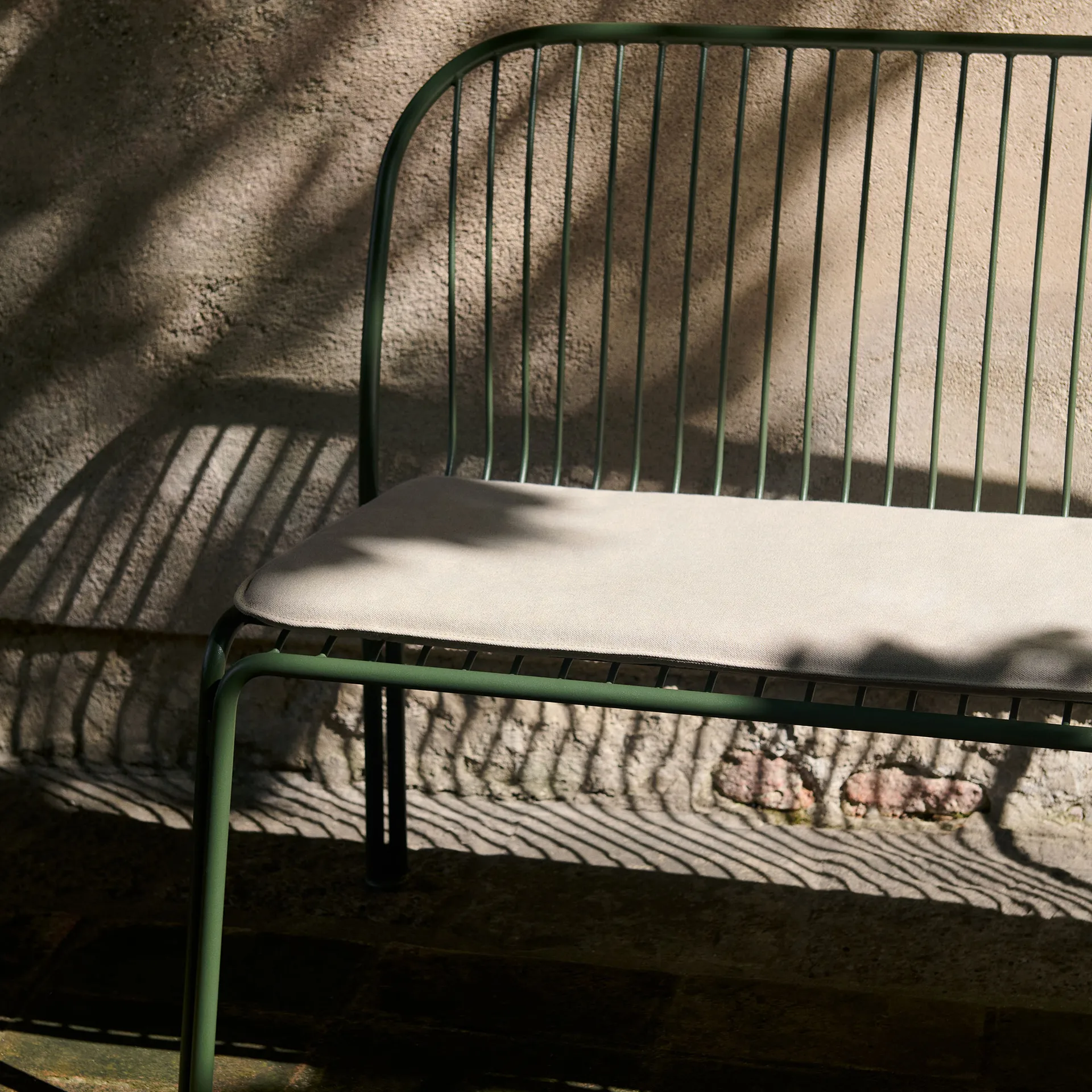 Thorvald SC111 πάγκος, Bronze green, 129 εκ. &Tradition