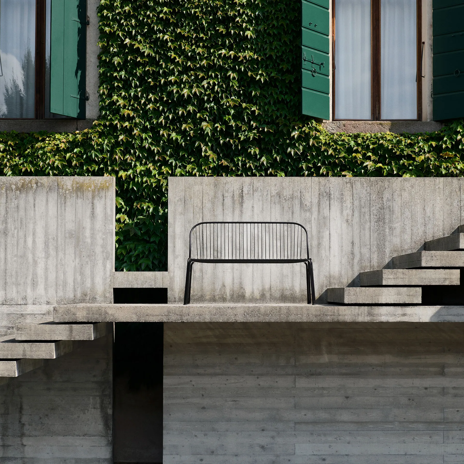 Thorvald SC111 πάγκος, Warm black, 129 εκ. &Tradition