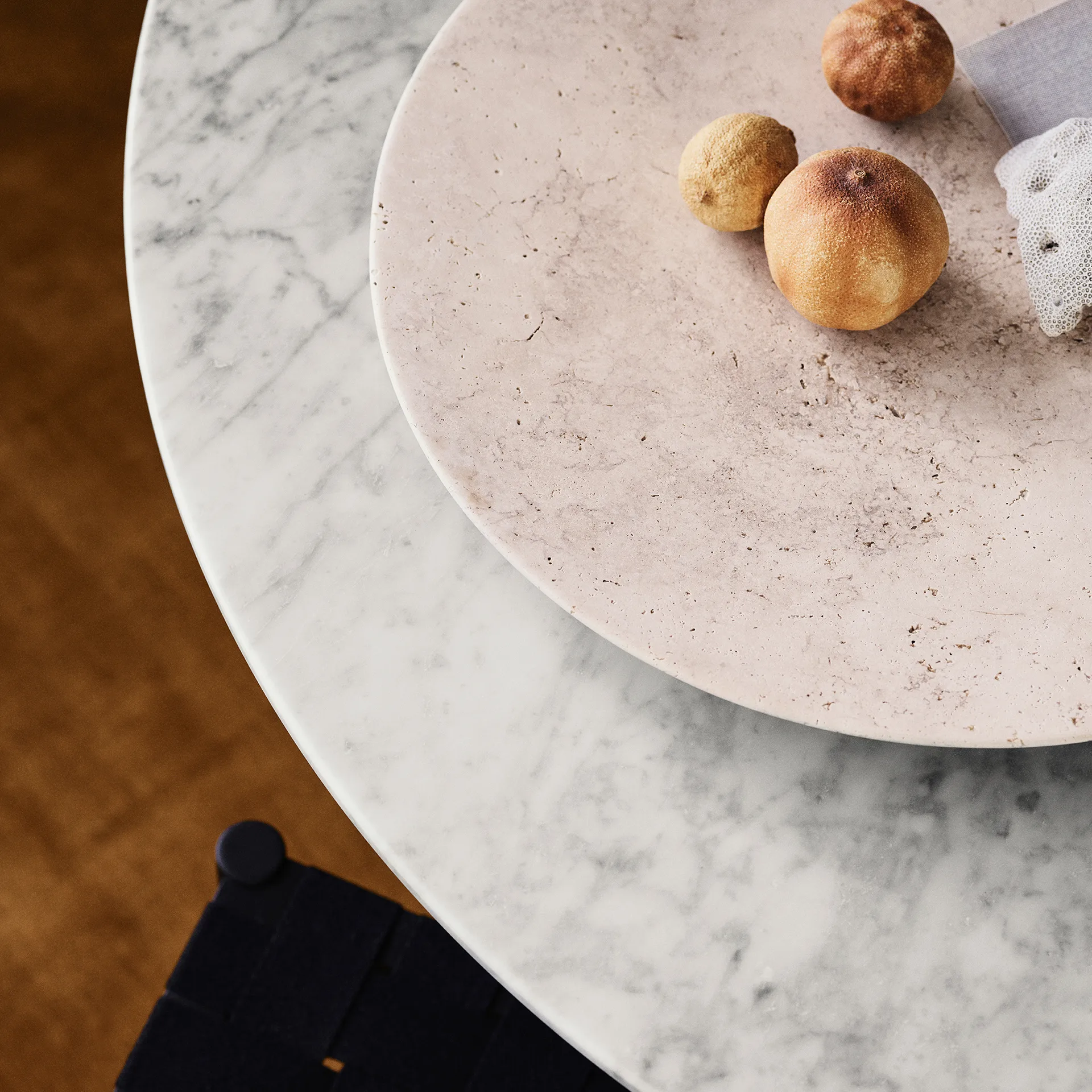 Travertine πιάτο SC55, Ø 50 cm &Tradition