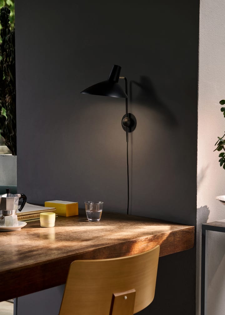 Φωτιστικό τοίχου Tripod HM12, Matt black &Tradition
