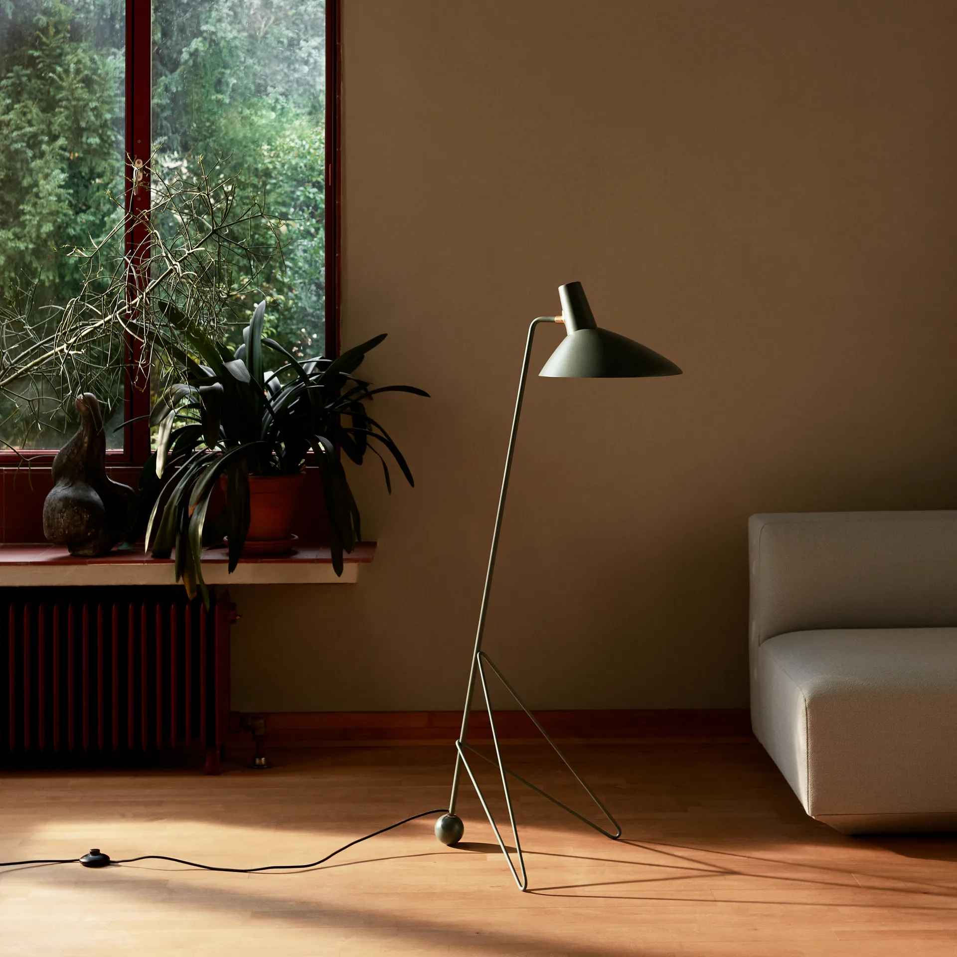 Φωτιστικό δαπέδου Tripod HM8, Moss &Tradition