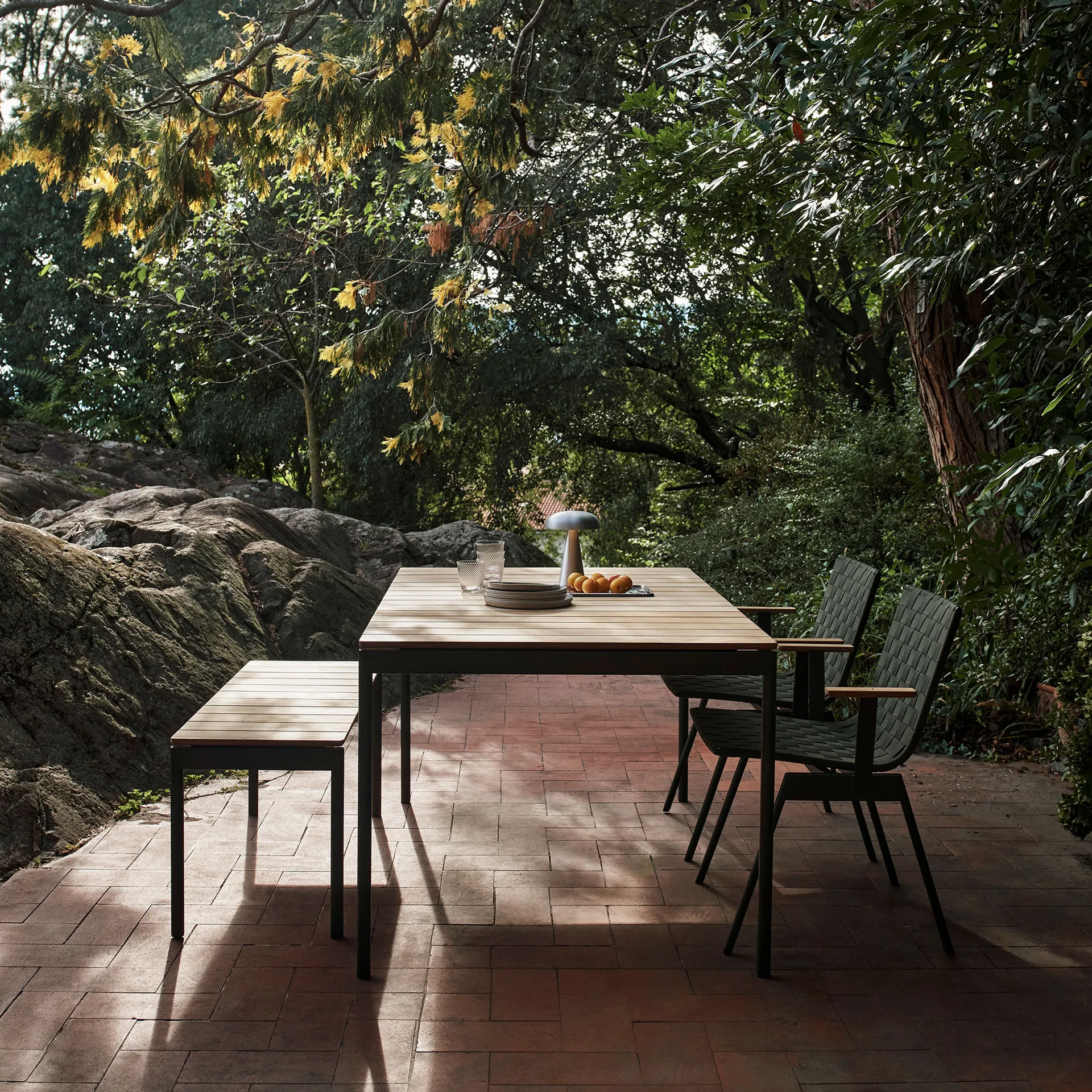 Ville AV25 μικρό τραπέζι 150x90 εκατοστά, Bronze green &Tradition