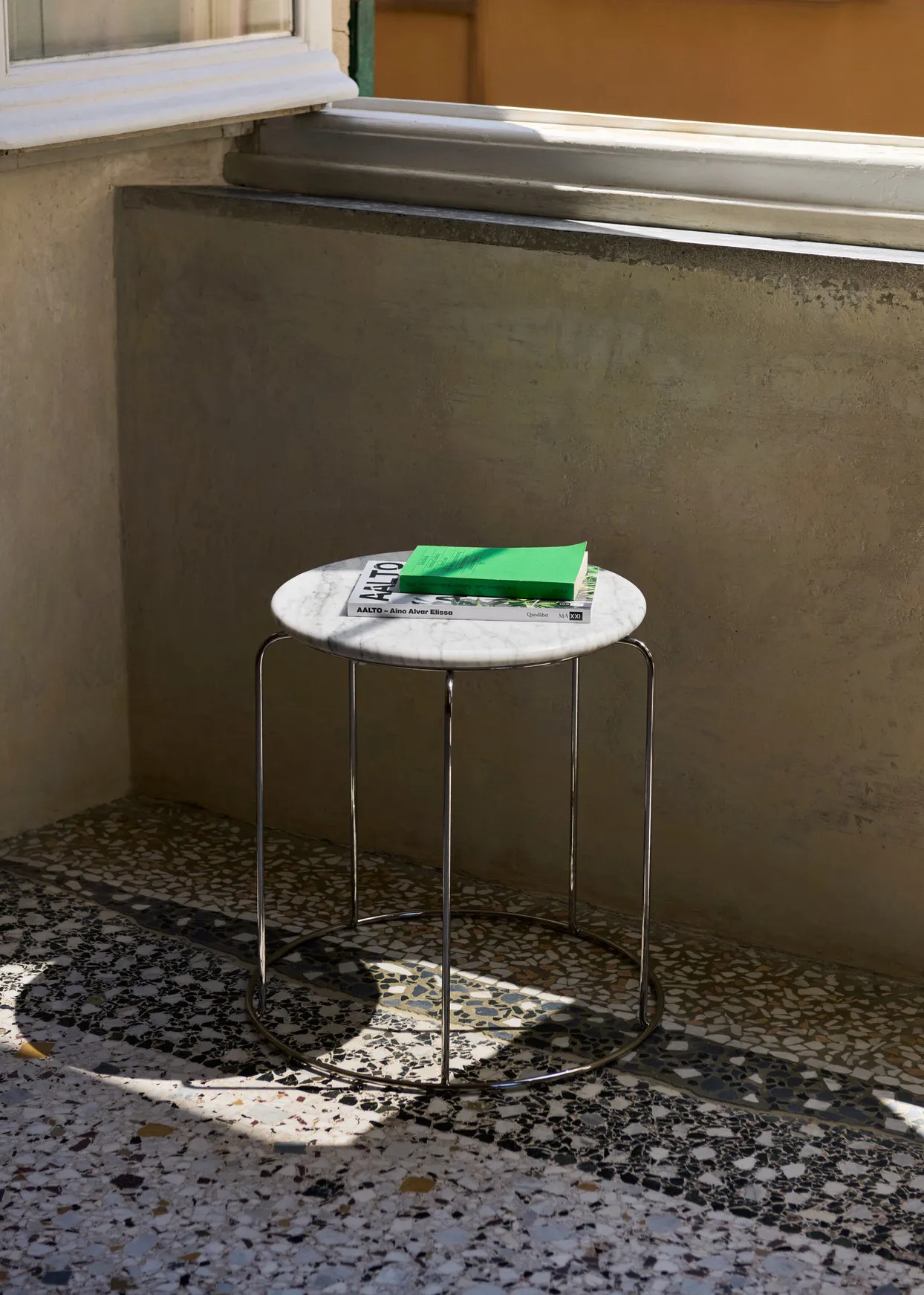 Wire Stool VP11 επάνω επιφάνεια Ø38 cm, Μάρμαρο Bianco Carrara &Tradition