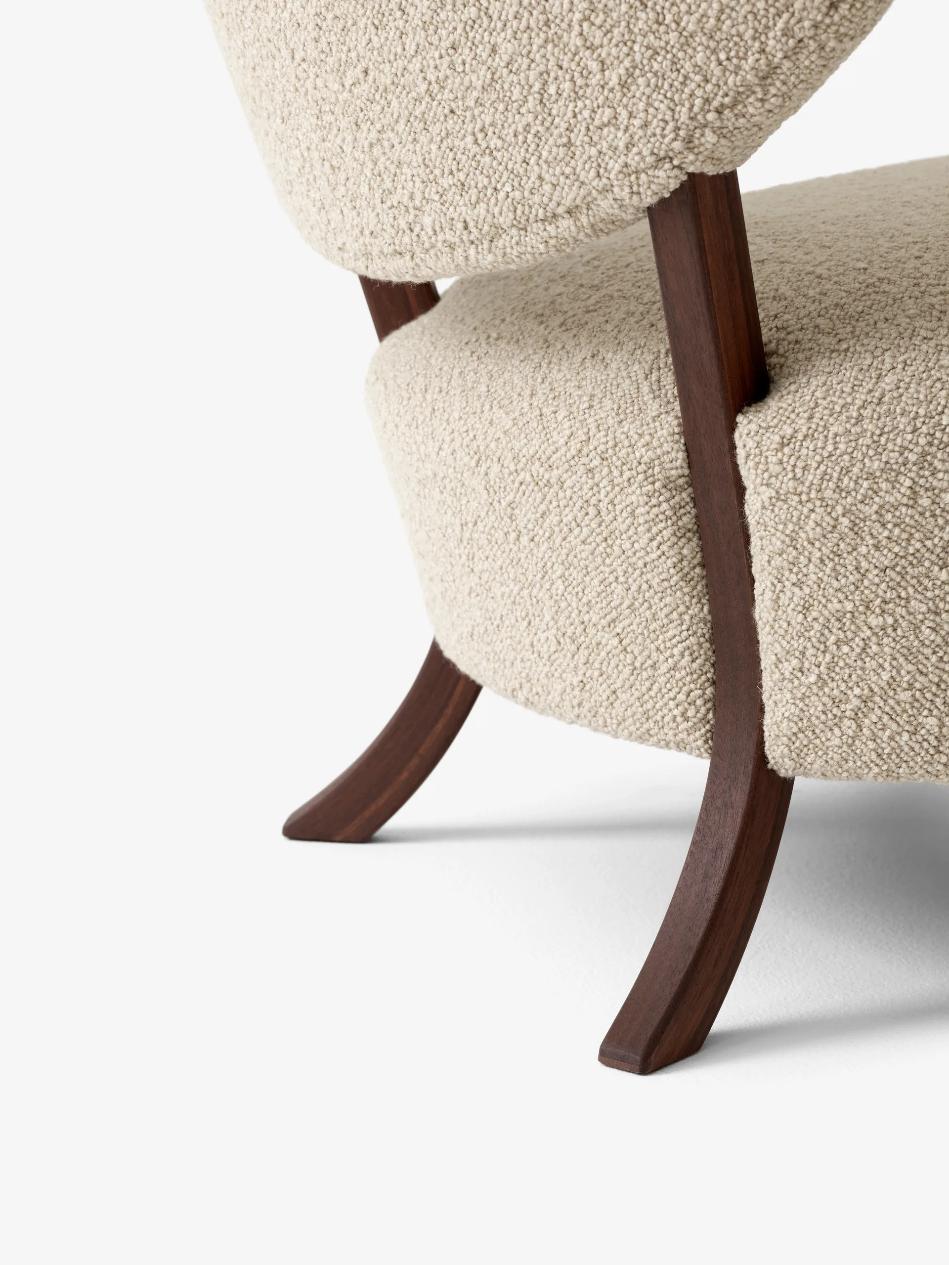 Πολυθρόνα Wulff Lounge Chair ATD2, Λαδωμένη καρυδιά-Karakorum &Tradition