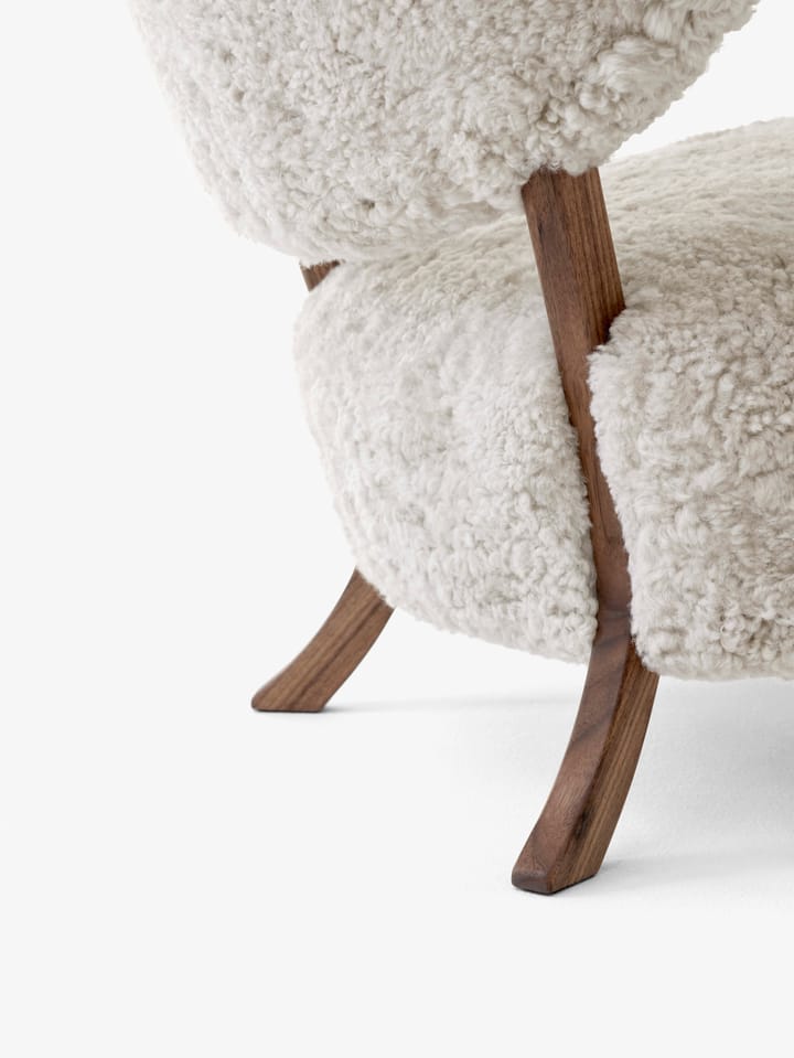 Πολυθρόνα Wulff Lounge Chair ATD2, Λαδωμένη καρύδια-Moonlight &Tradition