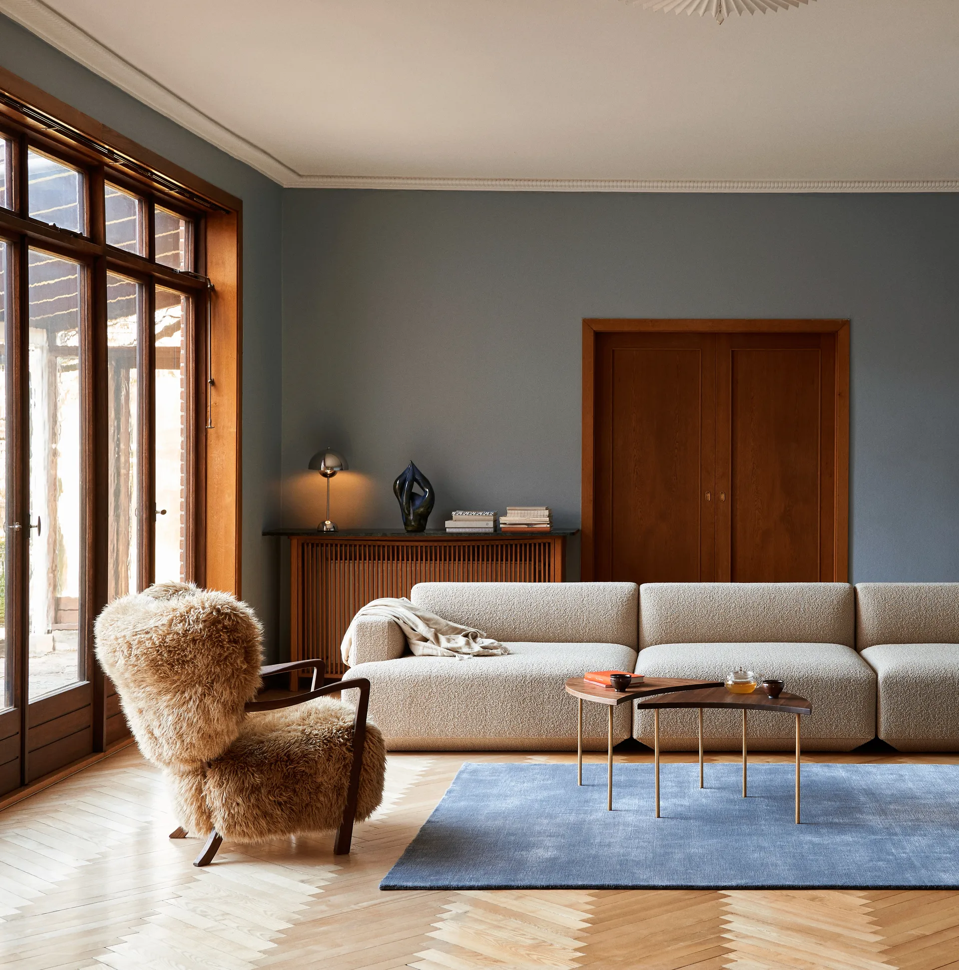 Πολυθρόνα Wulff Lounge Chair ATD2, Λαδωμένη καρυδιά-Sheepskin honey &Tradition