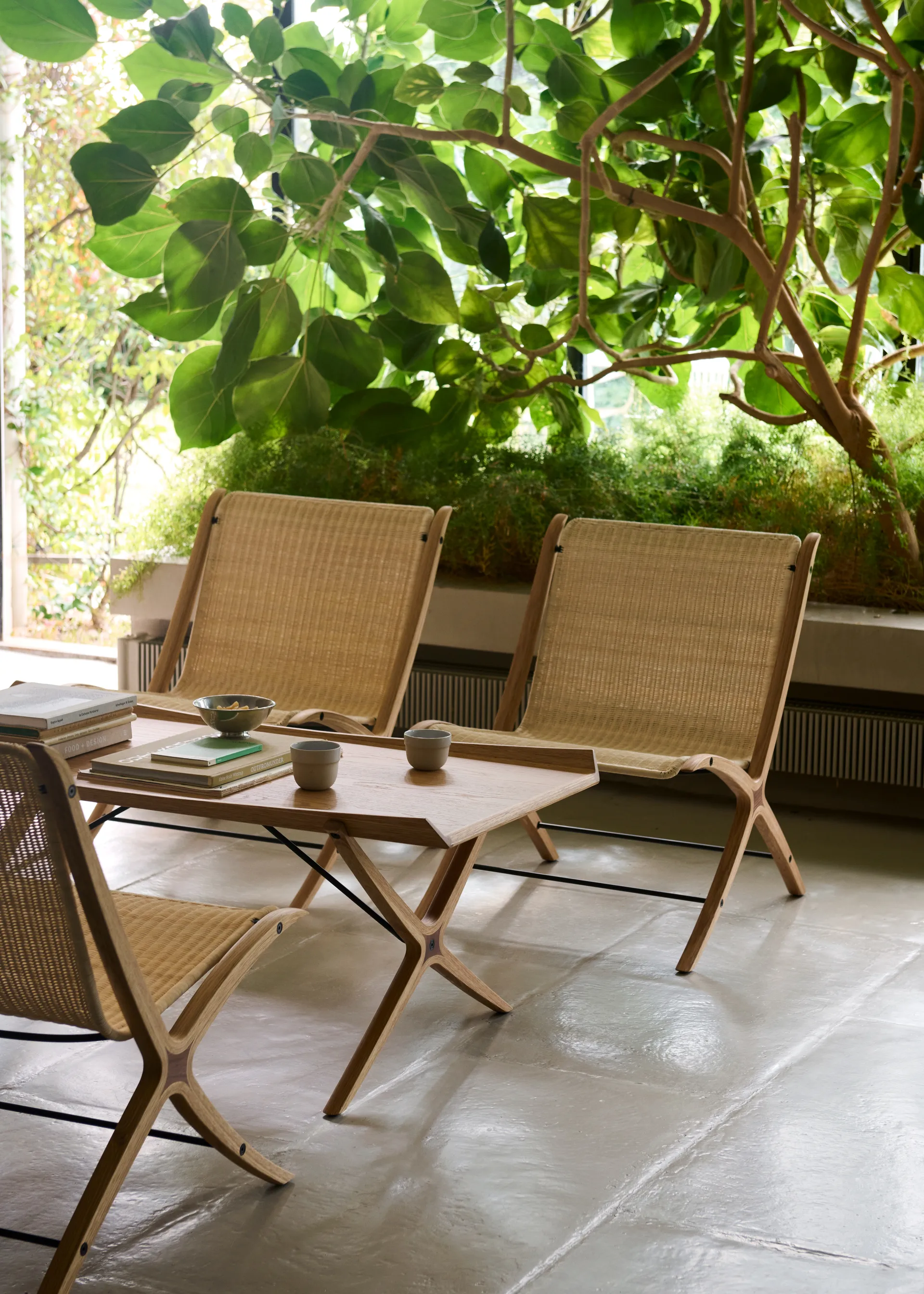 X HM13 τραπεζάκι σαλονιού 61x120 cm, Lacquered oak-walnut inserts &Tradition